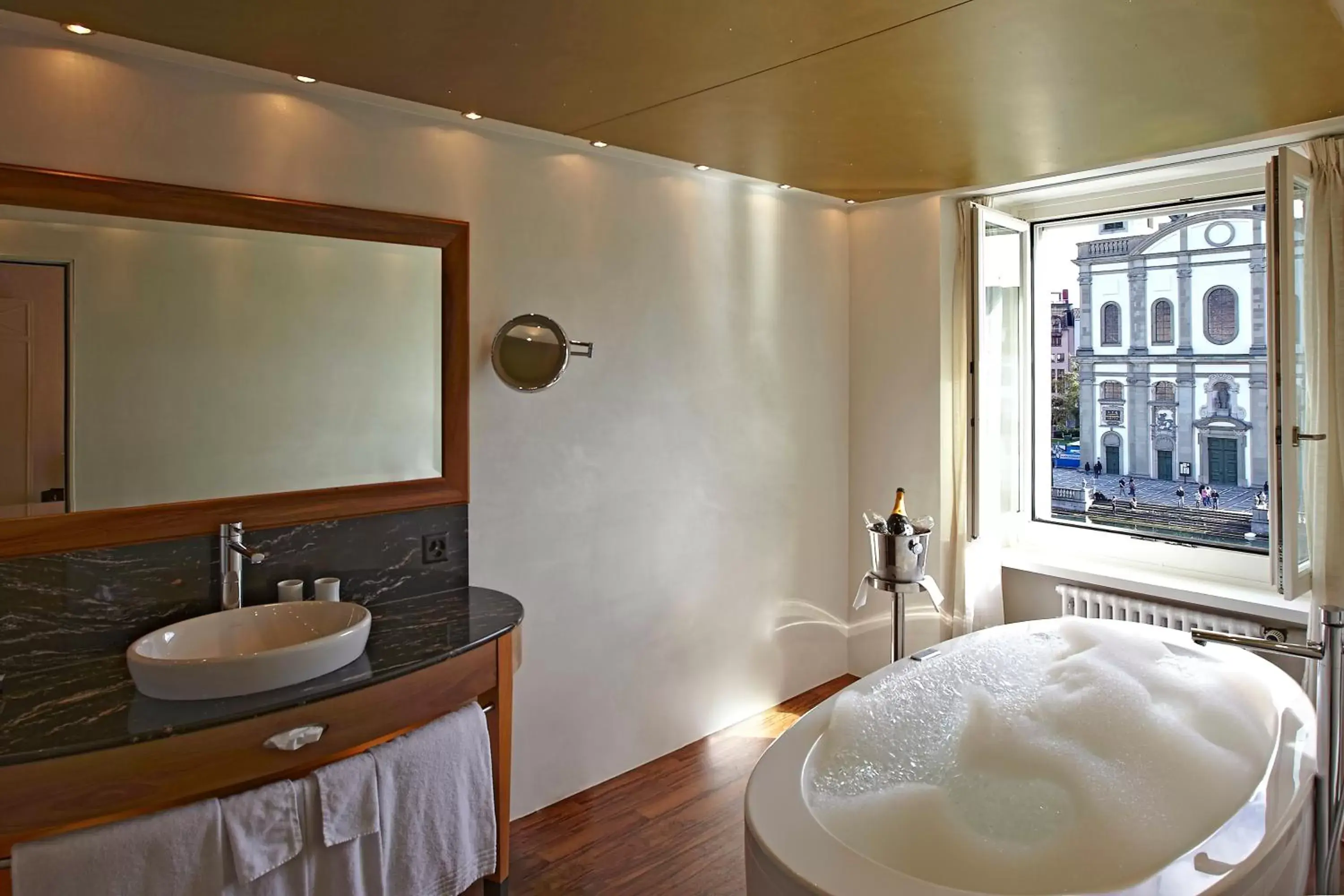 Bathroom in Hotel des Balances