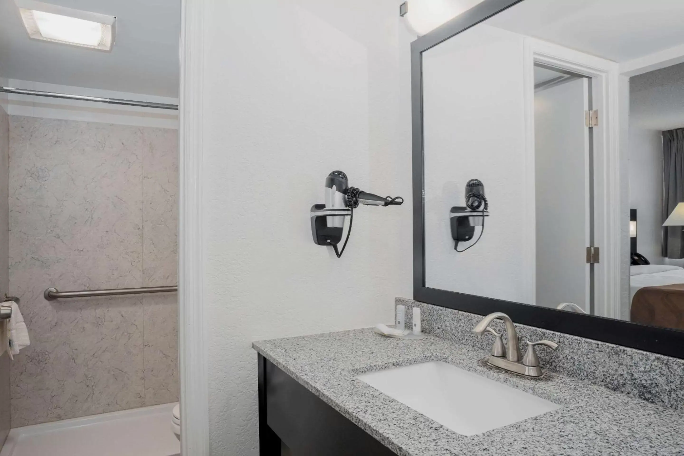 Bathroom in Quality Inn Miami South