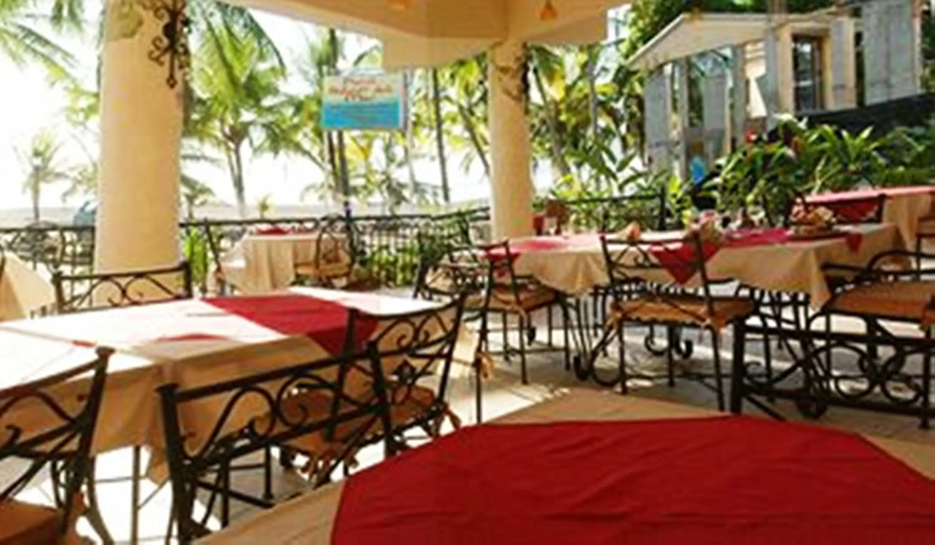 Restaurant/Places to Eat in Balcon del Mar Beach Front Hotel