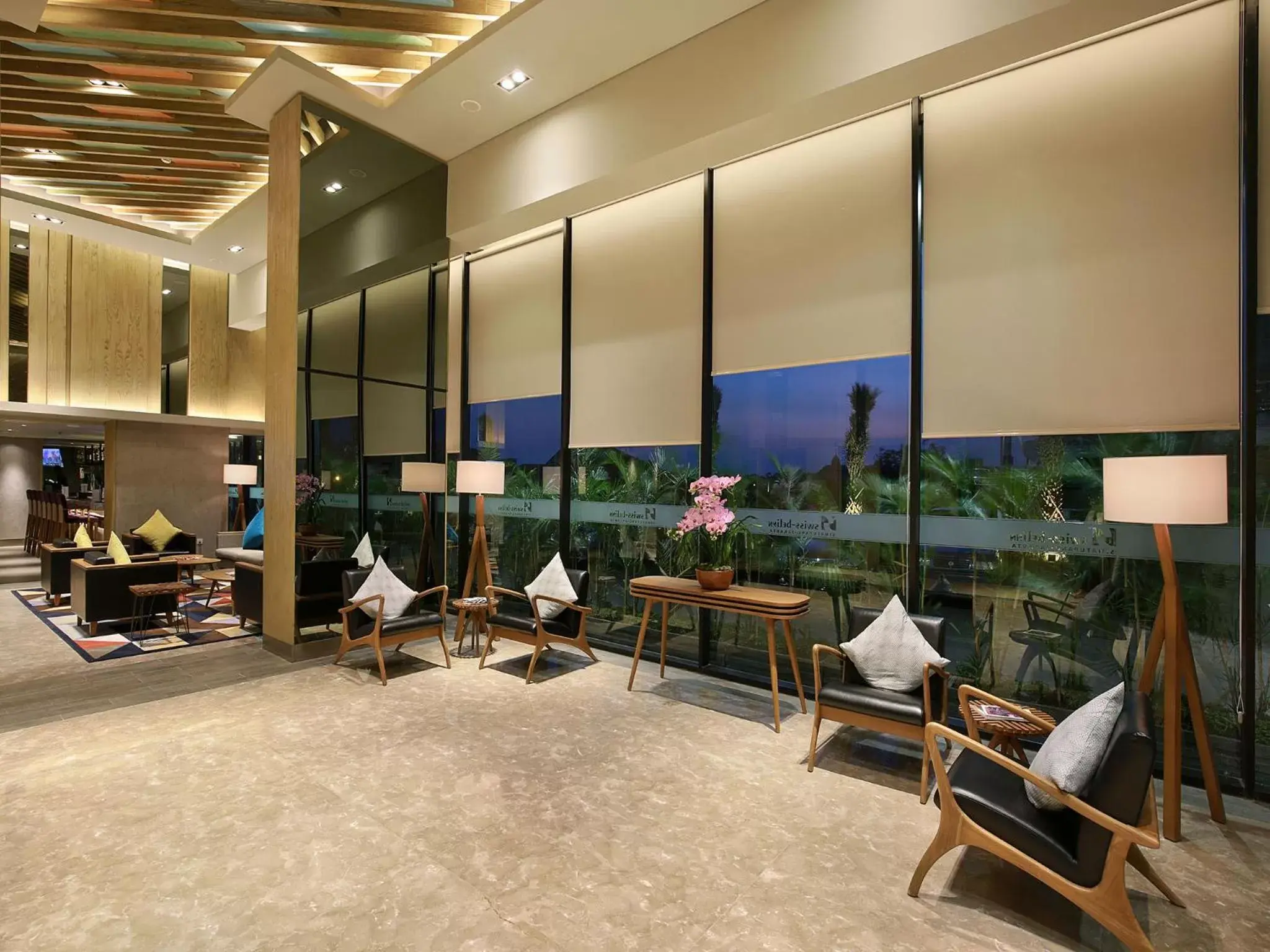 Lobby or reception, Lounge/Bar in Swiss-Belinn Simatupang