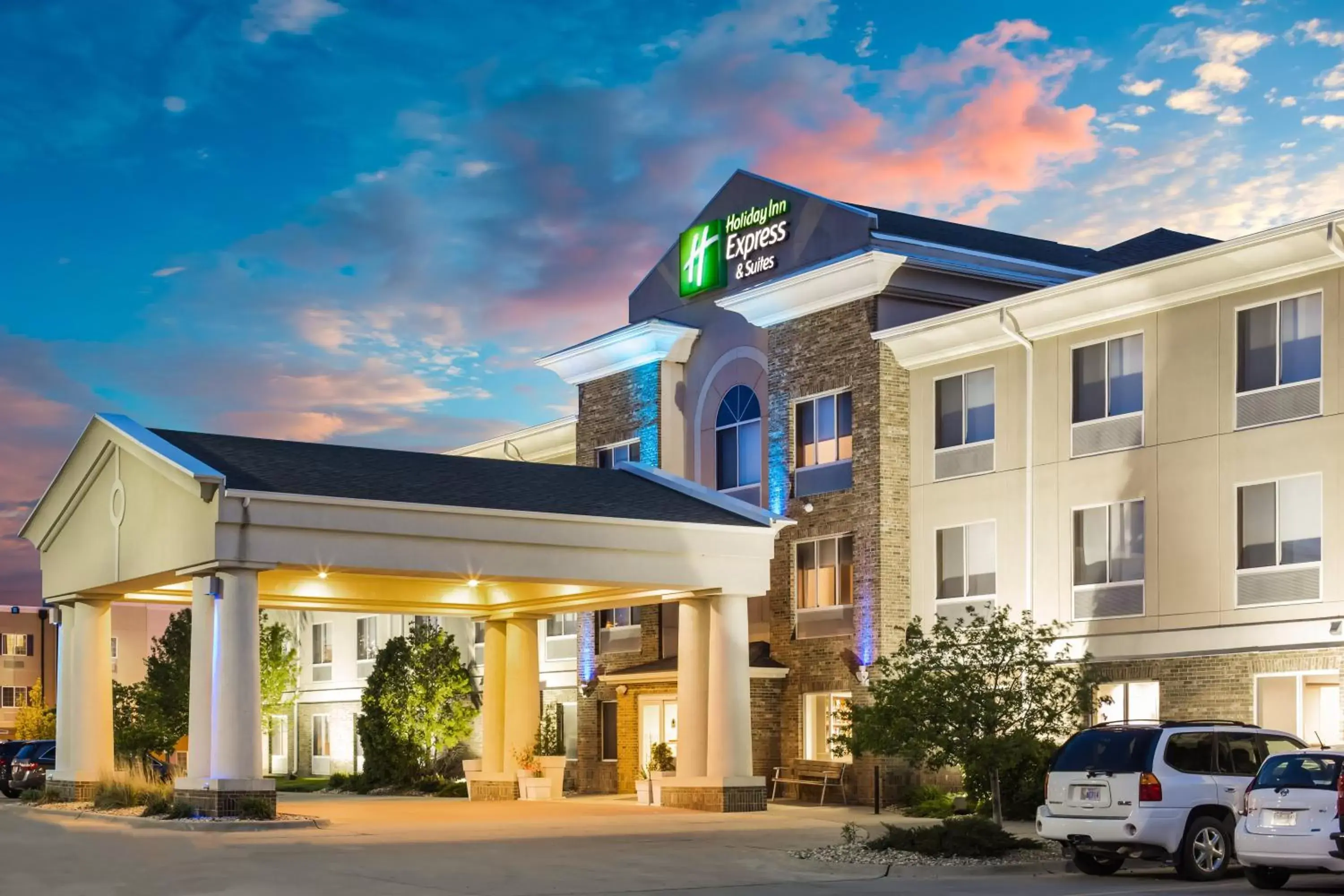 Property Building in Holiday Inn Express Hotel & Suites Bellevue-Omaha Area, an IHG Hotel