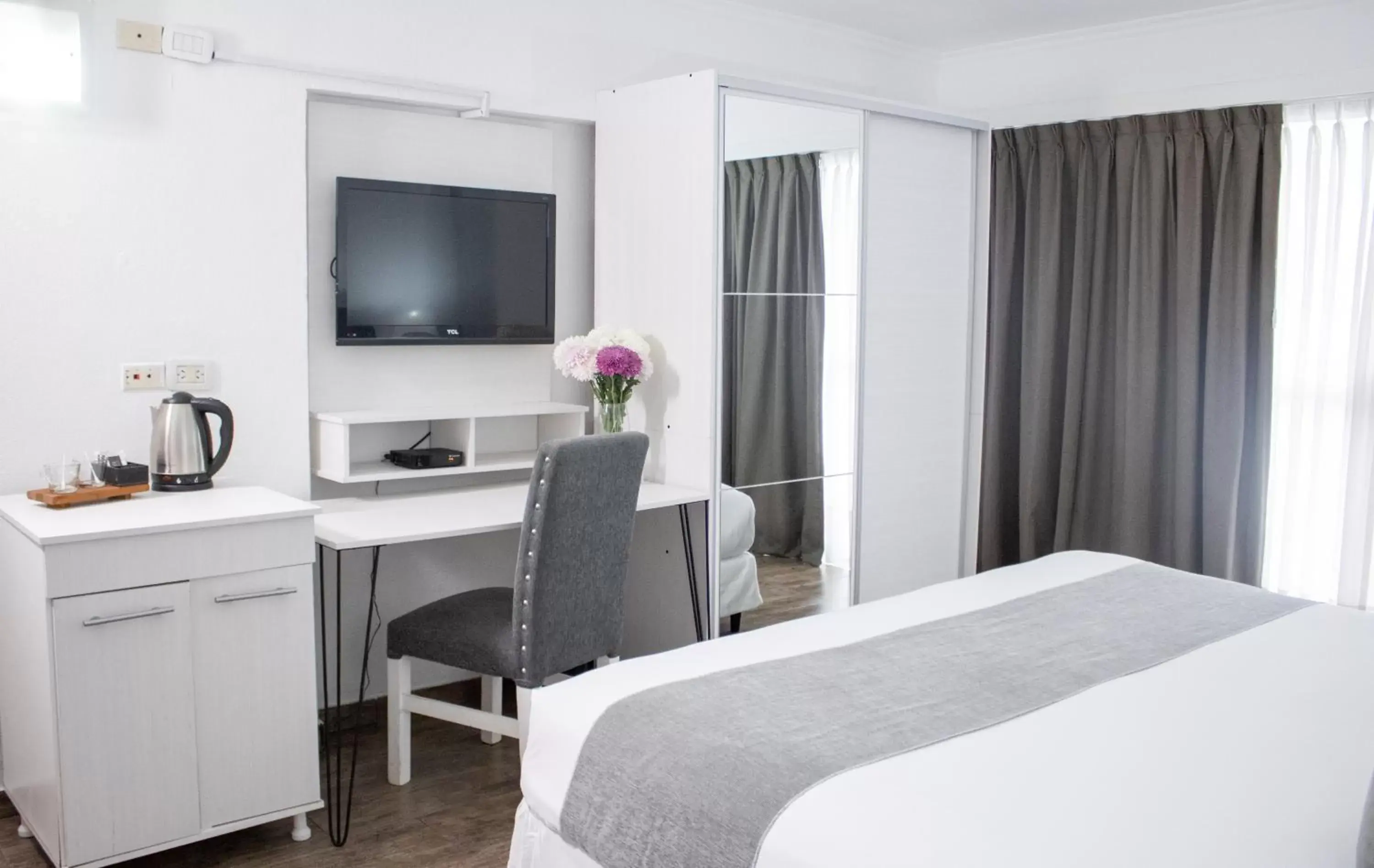 TV and multimedia, TV/Entertainment Center in Ker Recoleta Hotel