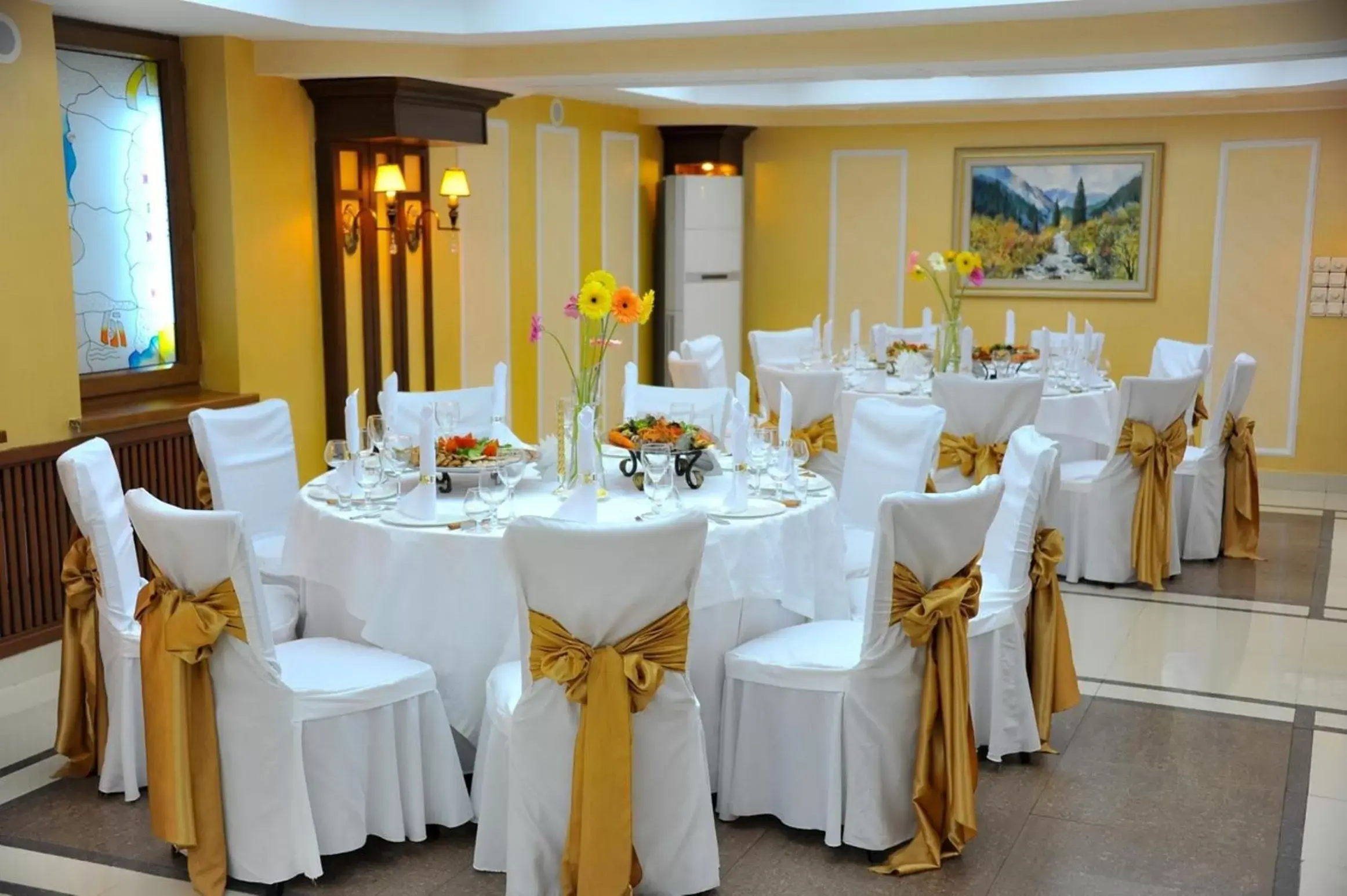 Restaurant/places to eat, Banquet Facilities in Hotel Kazzhol Almaty