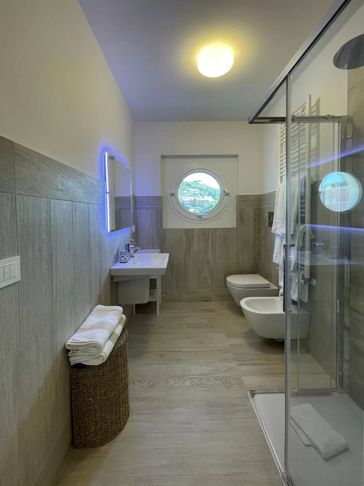 Shower, Bathroom in Gli Scogli Luxury Residence Hotel