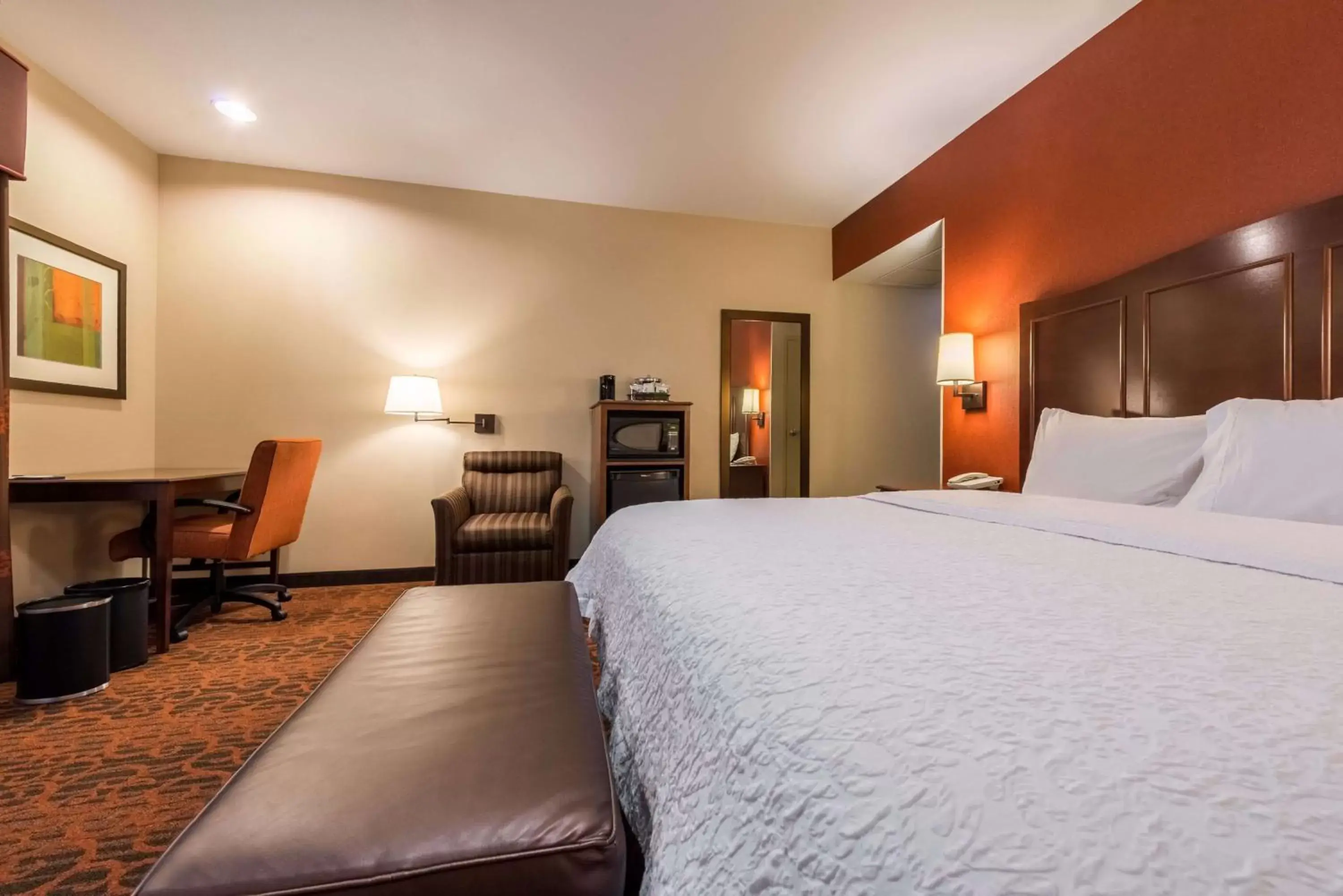 Bedroom, Bed in Hampton Inn & Suites Boulder North