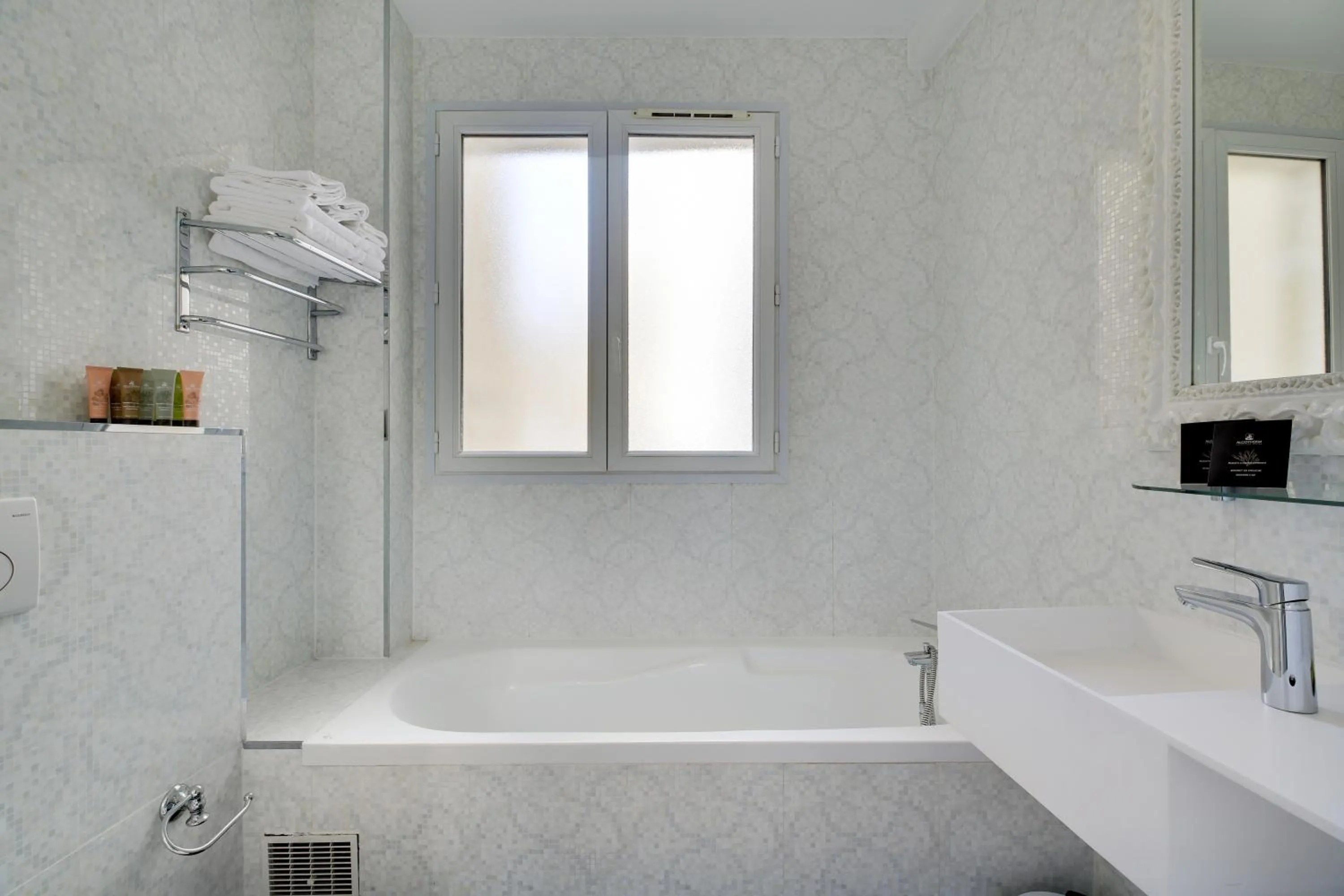 Bathroom in Hotel Riviera Elysees