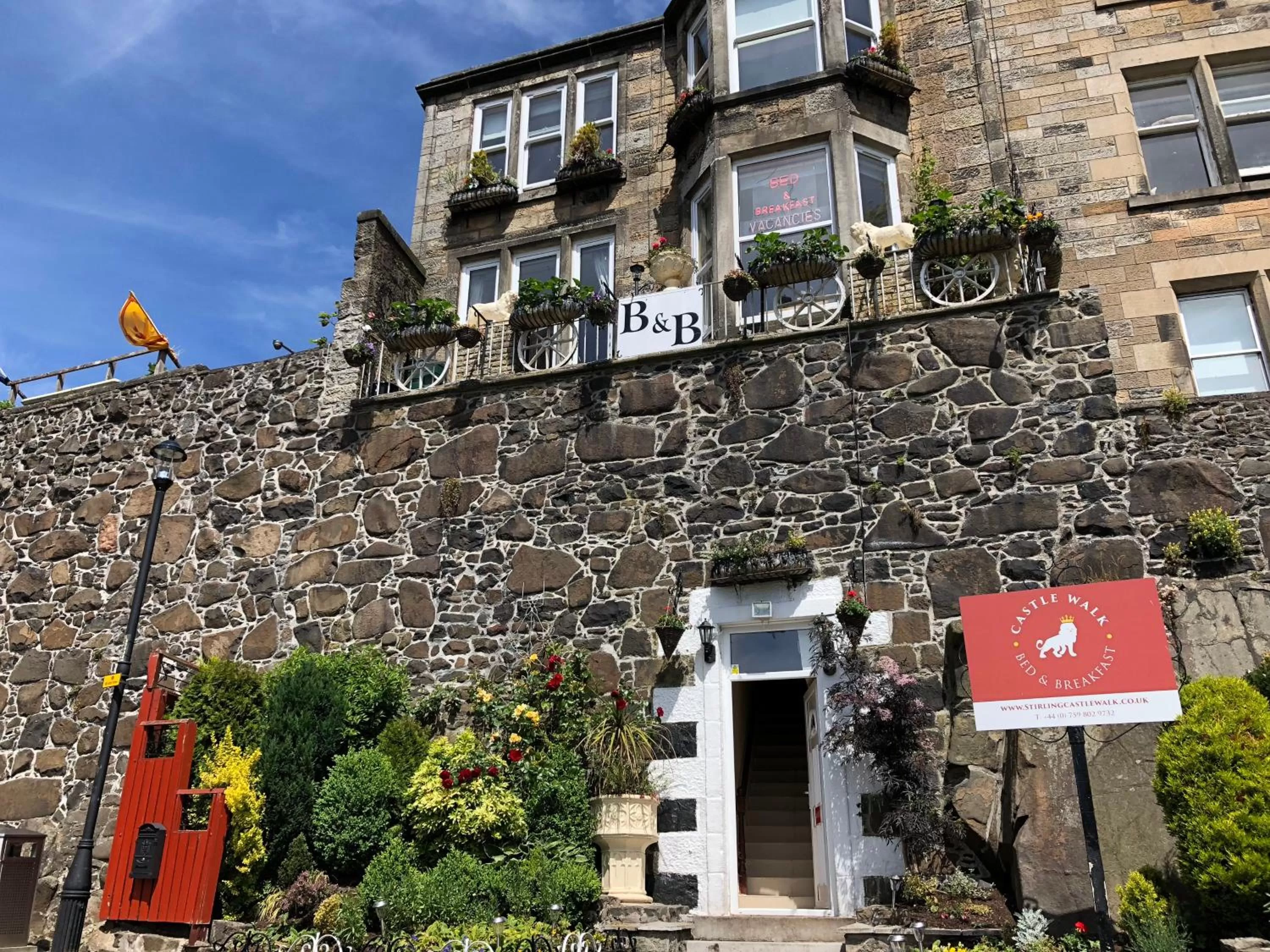 Property building in Castle Walk Bed & Breakfast