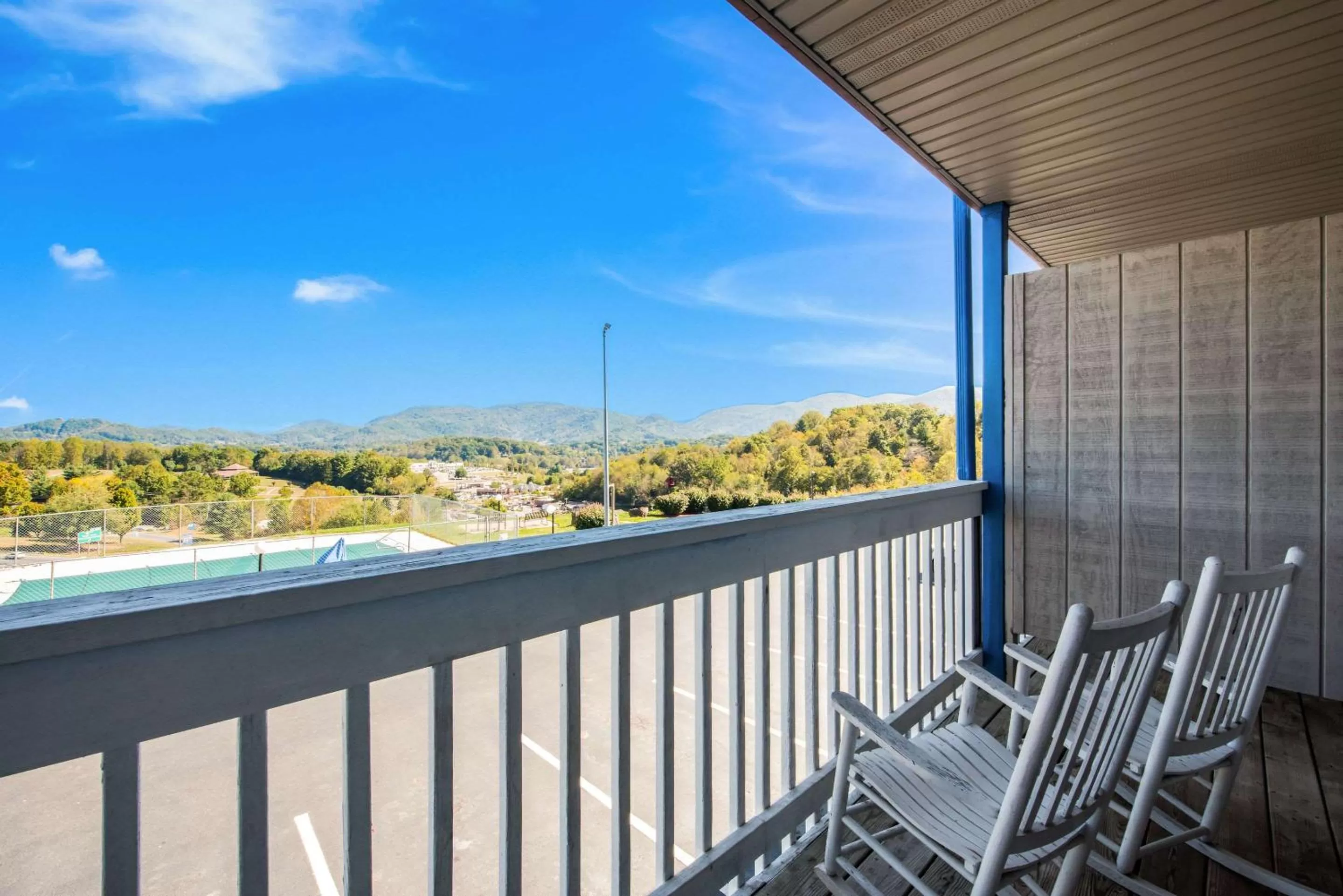 Photo of the whole room in Econo Lodge Waynesville