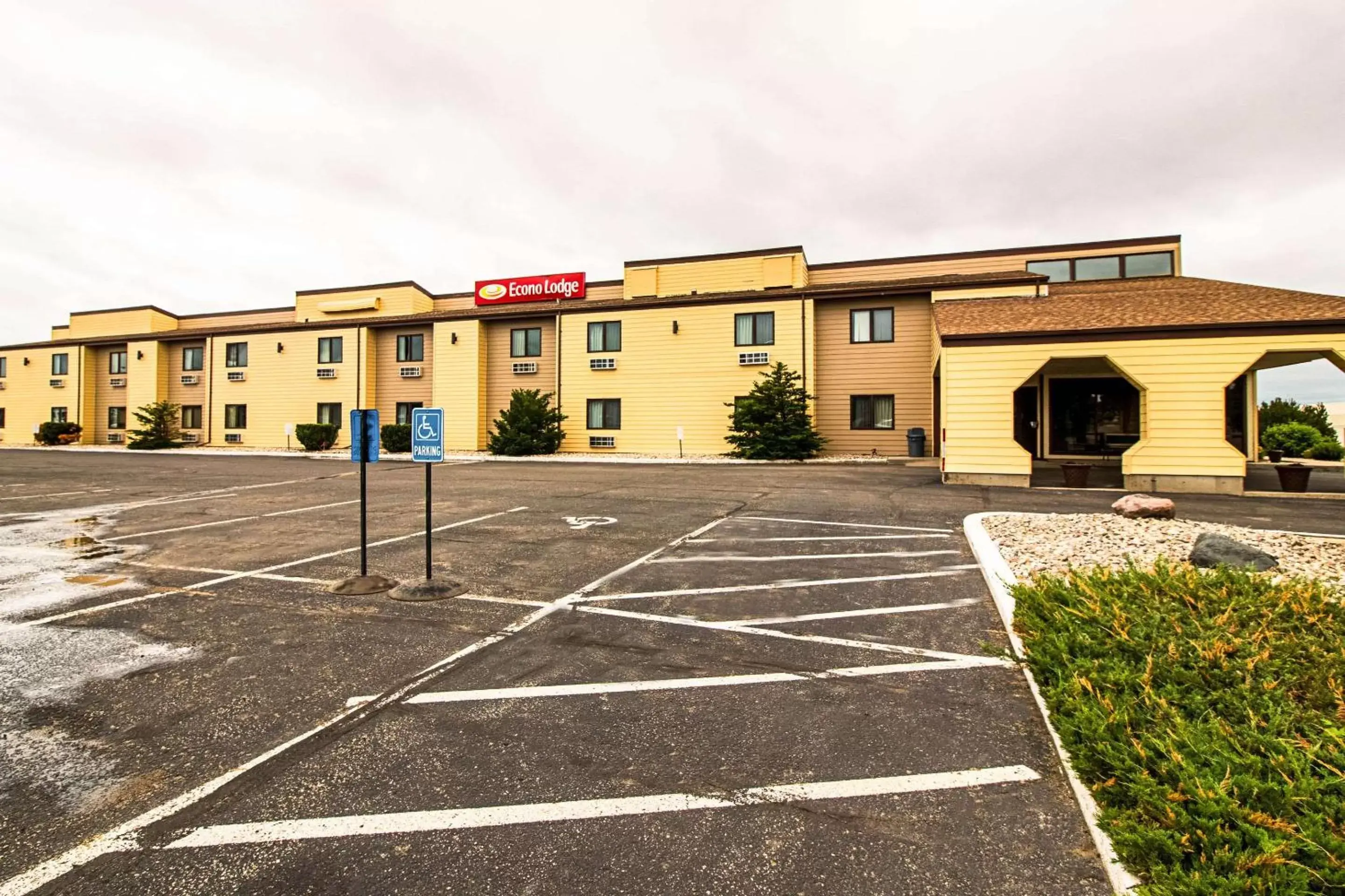 Property Building in Econo Lodge Watertown