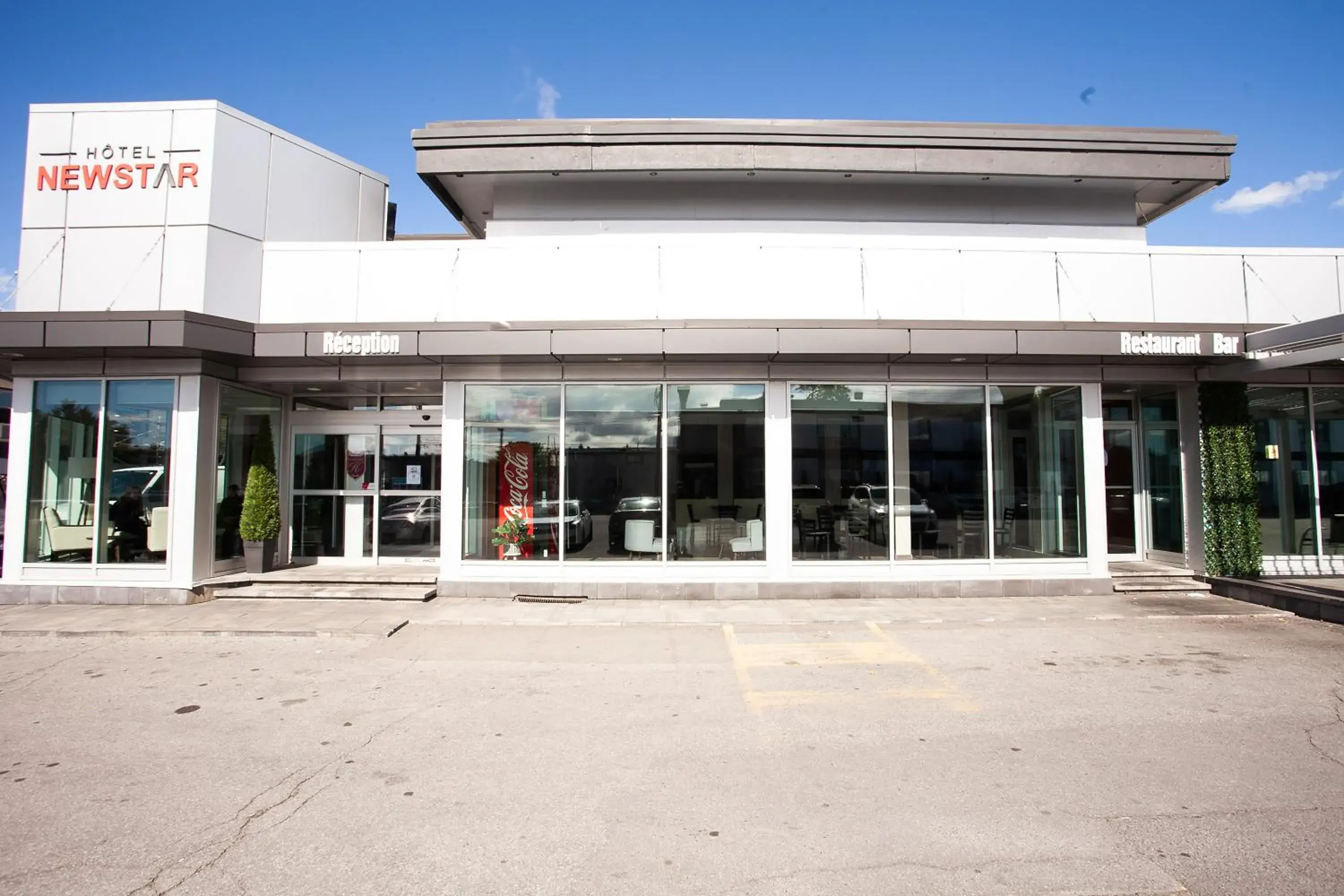 Facade/entrance, Property Building in Hotel Newstar Montreal