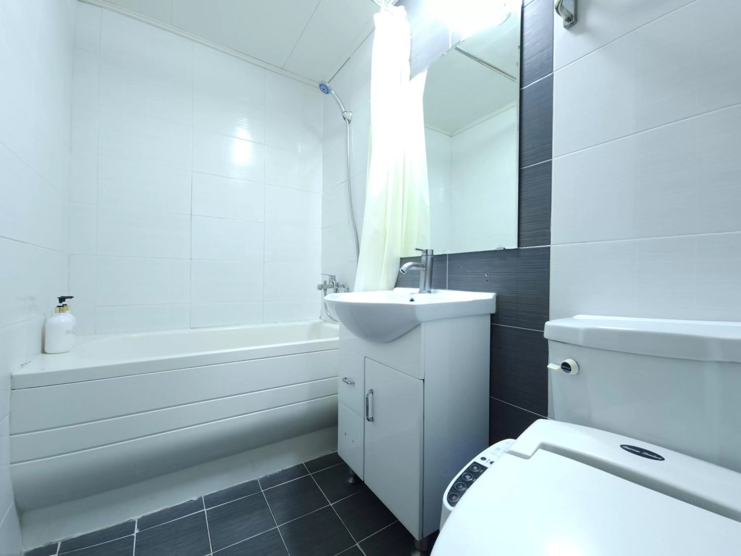 Bathroom in OYO Rooftop Hostel