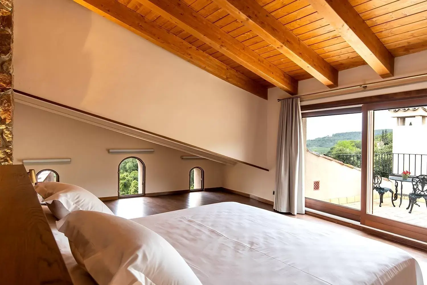 Bed in Casa Gran 1771 - Boutique Winery Hotel