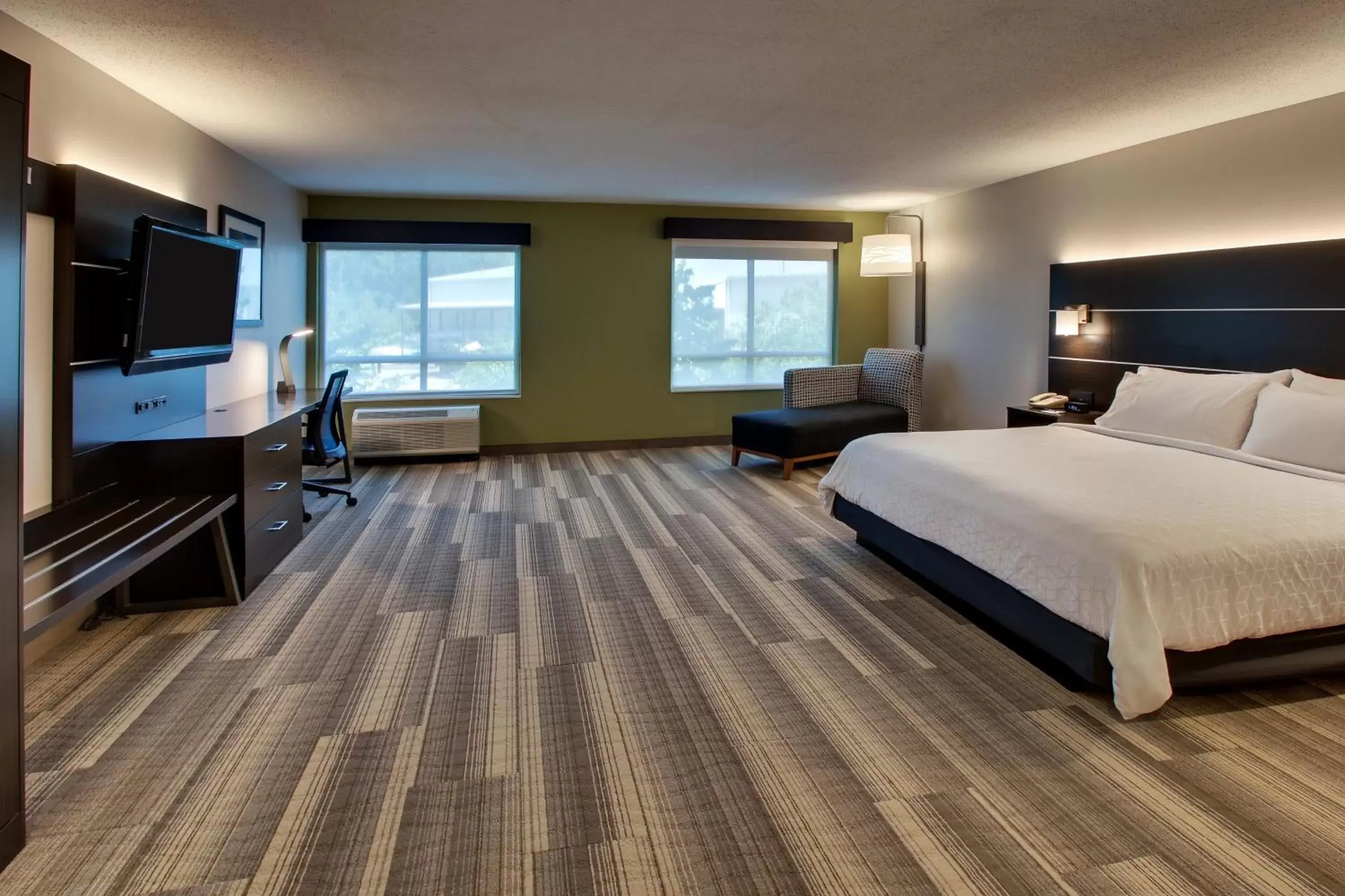 Photo of the whole room in Holiday Inn Express Georgetown, an IHG Hotel