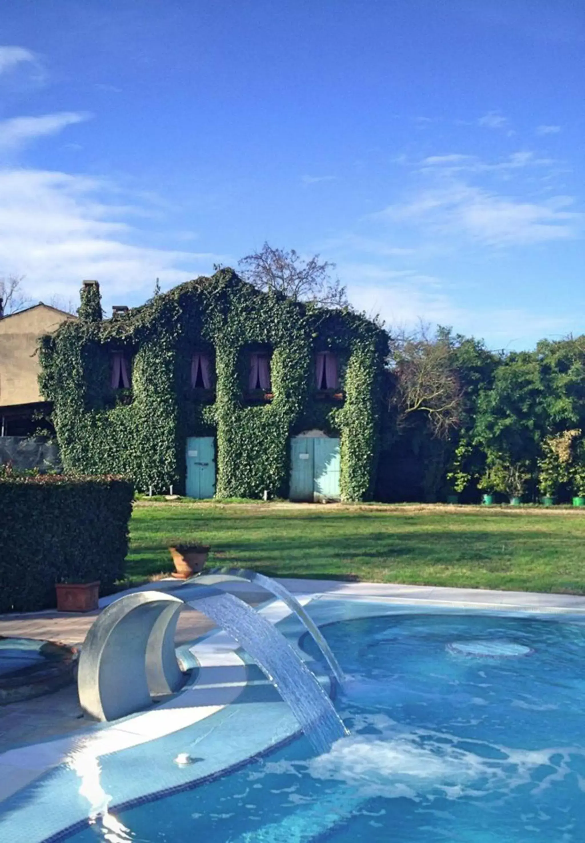 Garden, Swimming Pool in Terme Preistoriche Resort & Spa