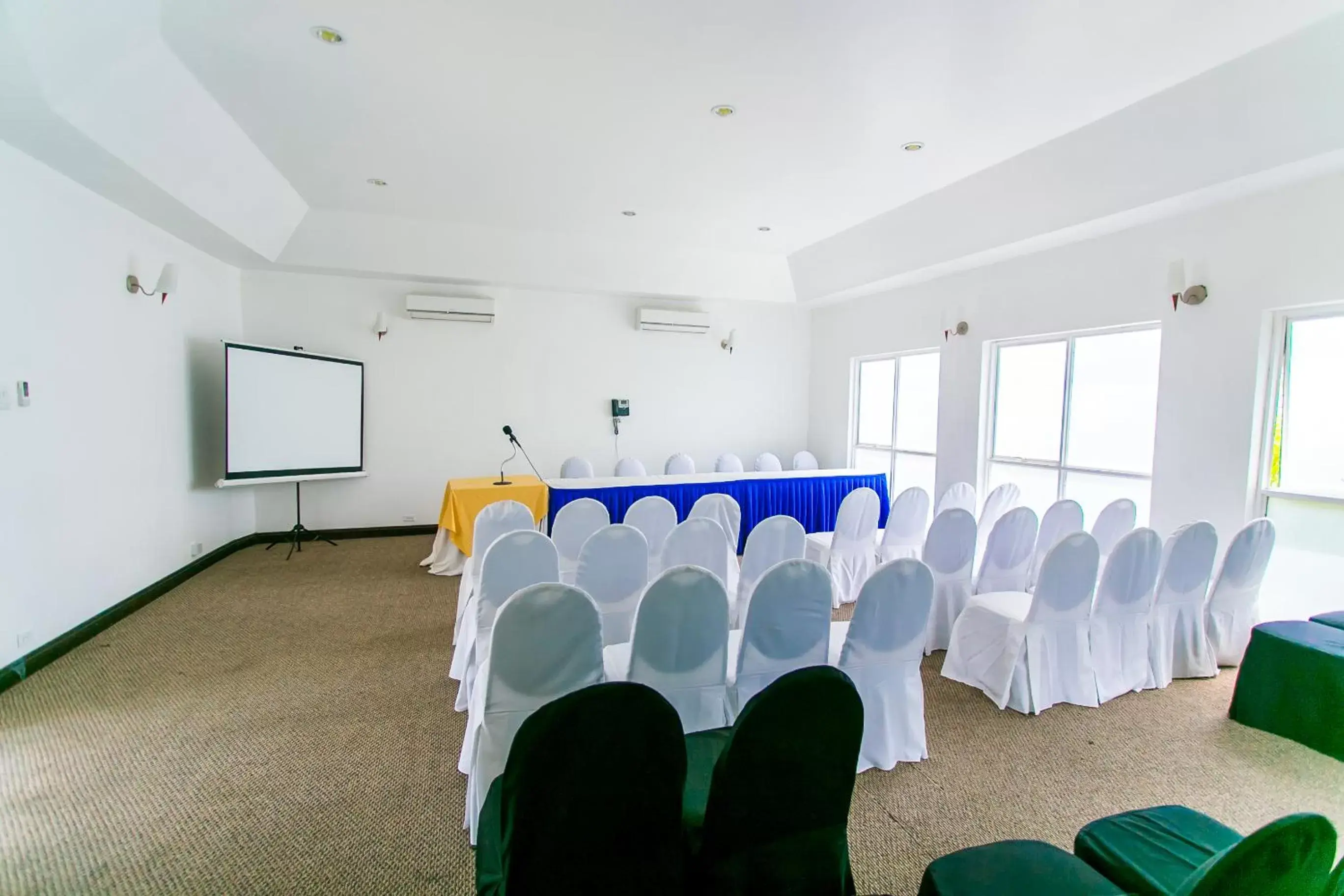 Business facilities in Altamont Court Hotel