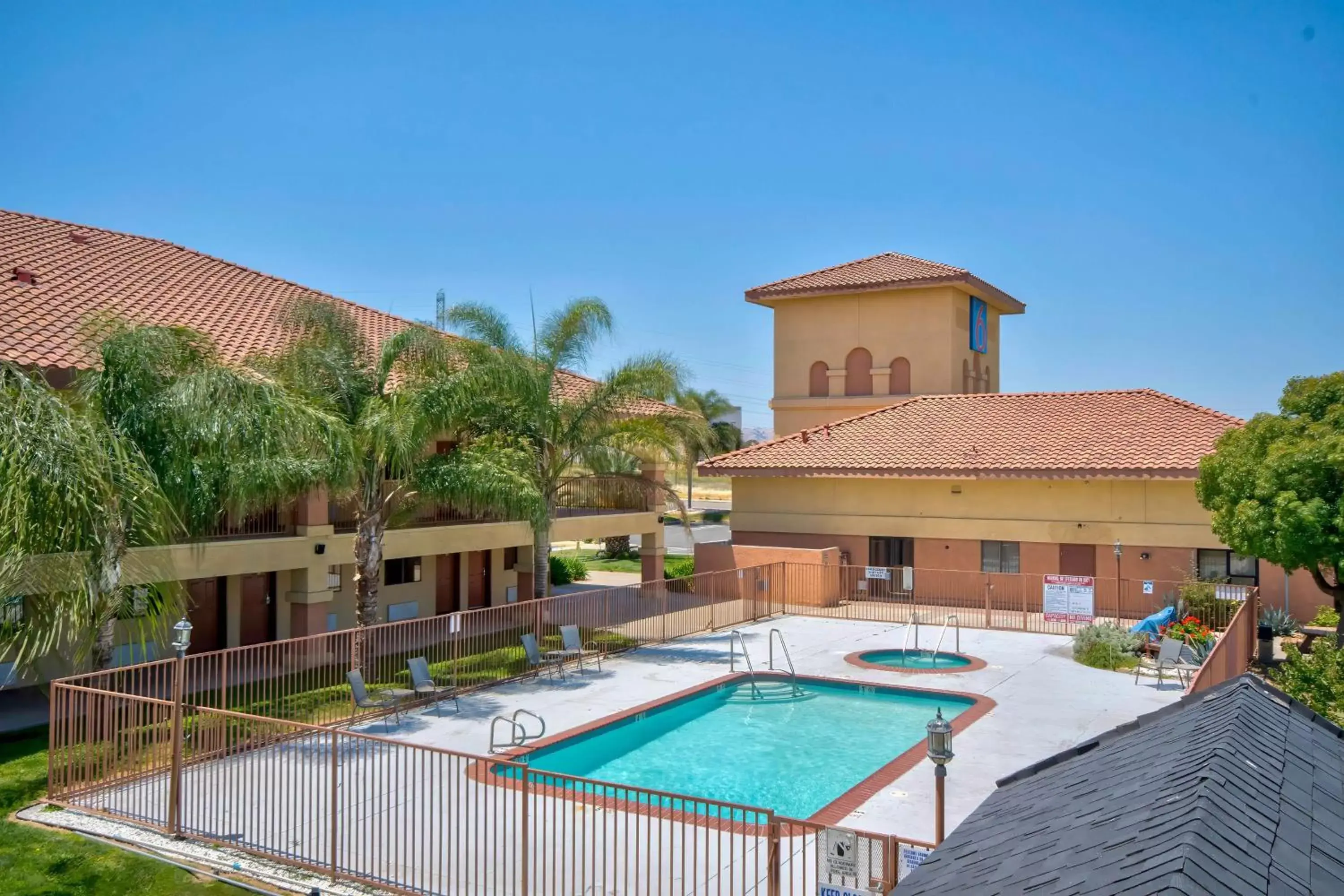 Pool View in Motel 6-Santa Nella, CA - Los Banos