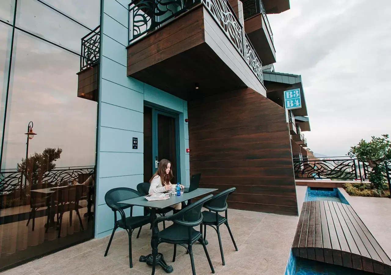 Patio in Peerless Villas Hotel