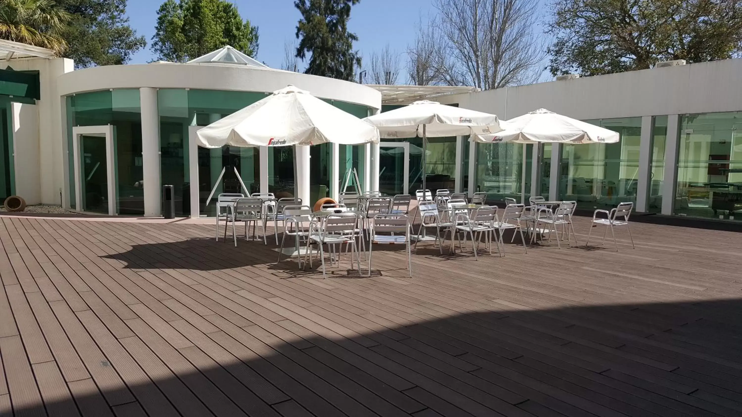 Patio, Restaurant/Places to Eat in Leziria Parque Hotel