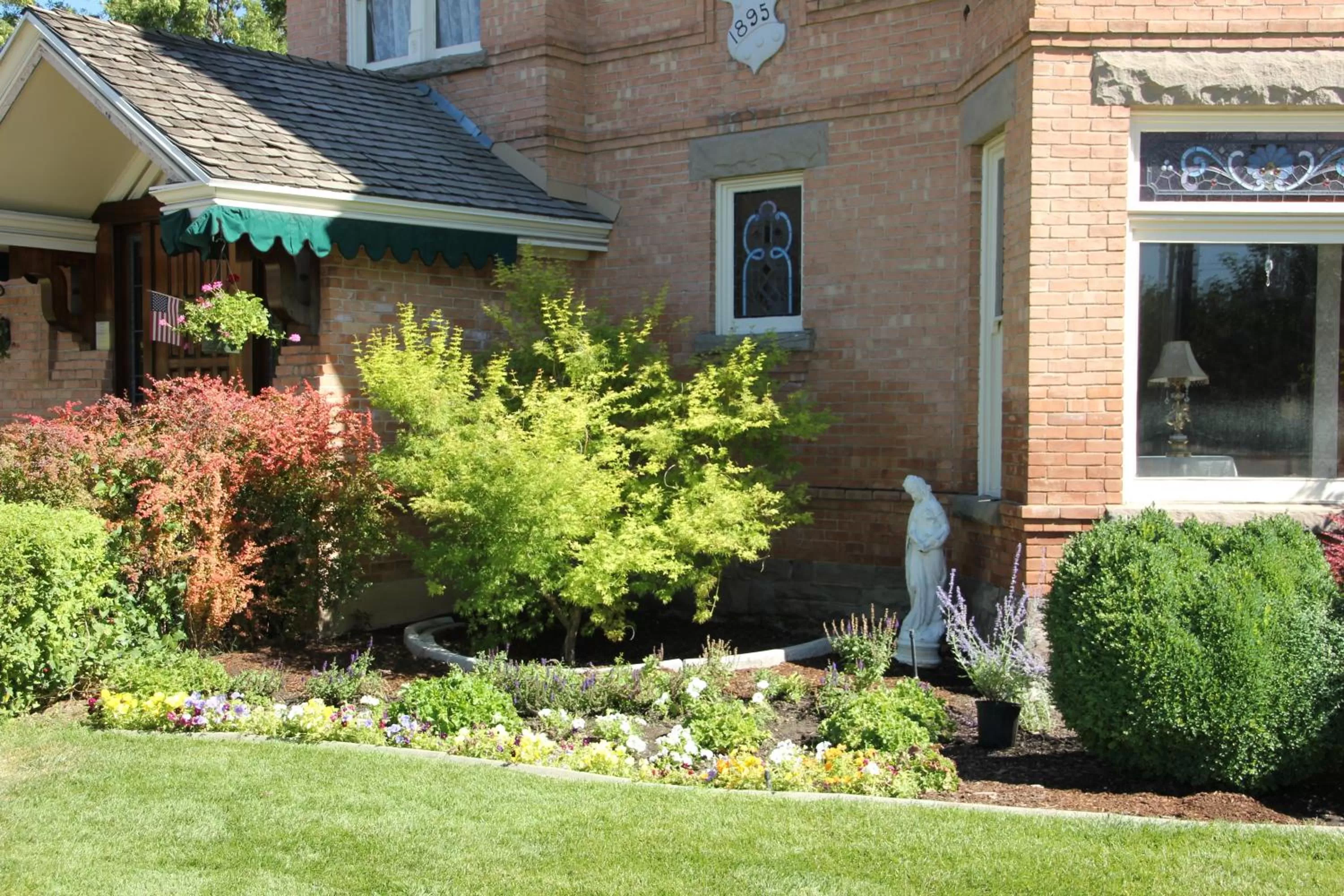 Decorative detail, Garden in Hines Mansion