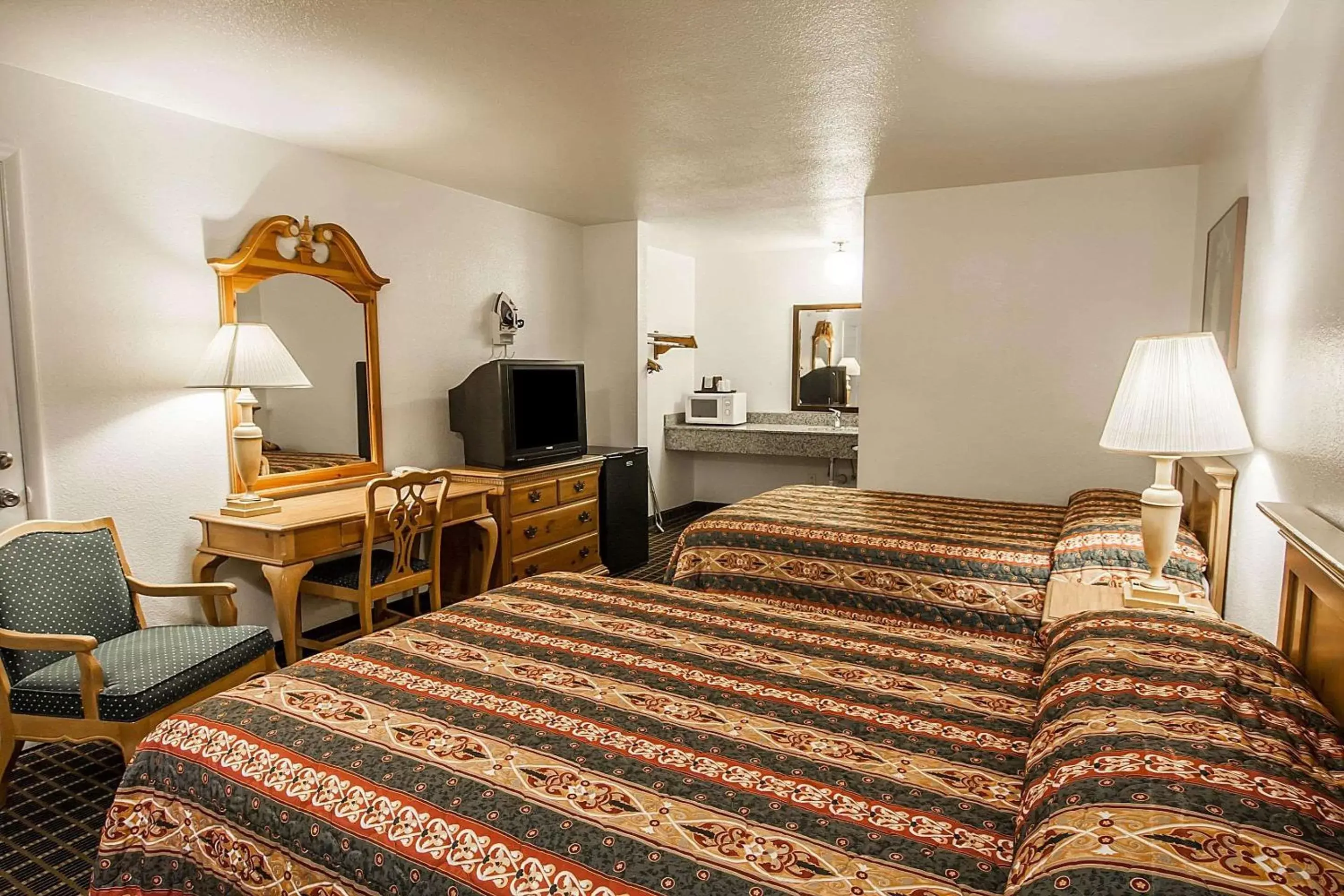 Photo of the whole room, Bed in Rodeway Inn Albany