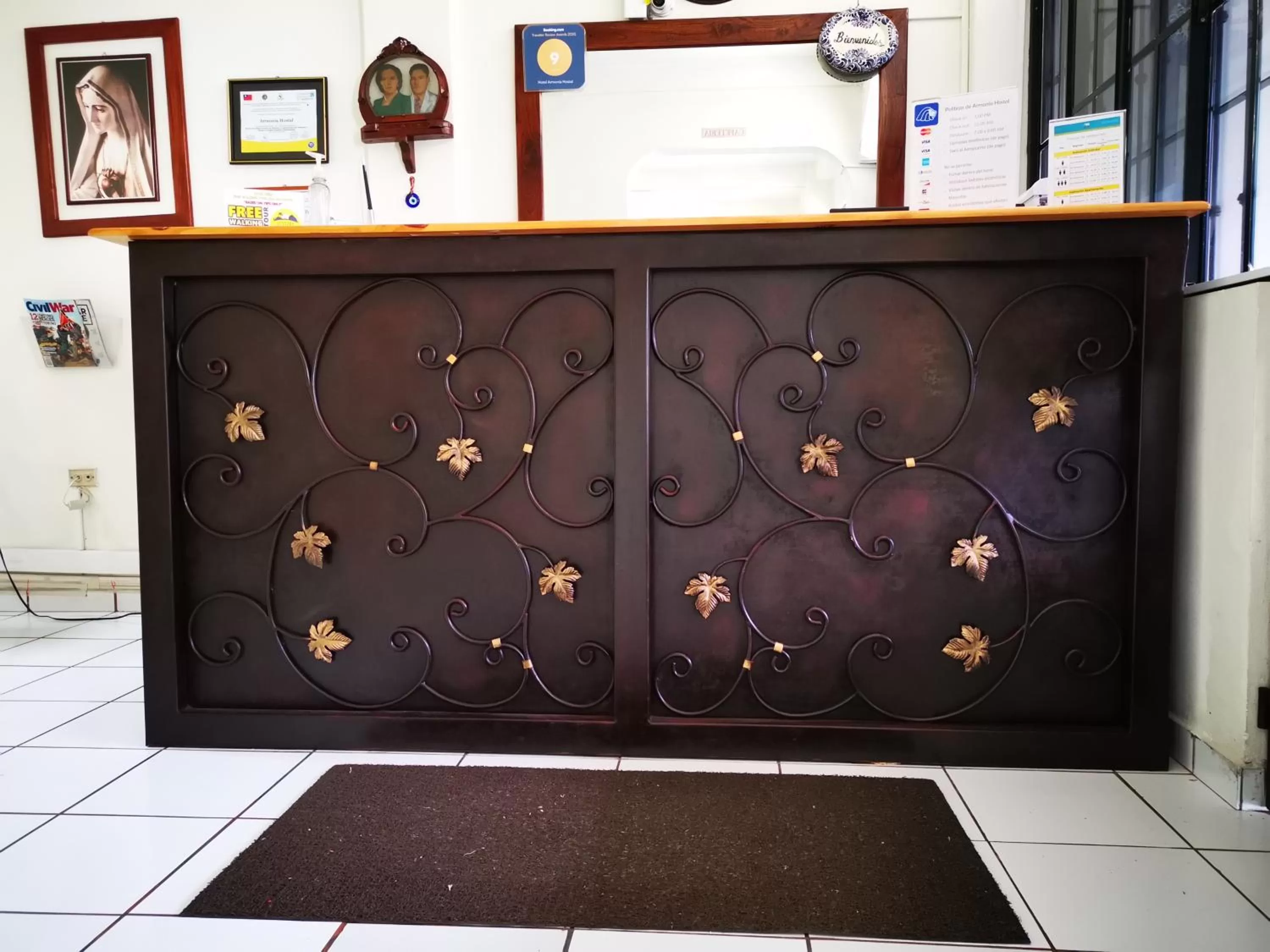 Property building in Hotel Armonía Hostal