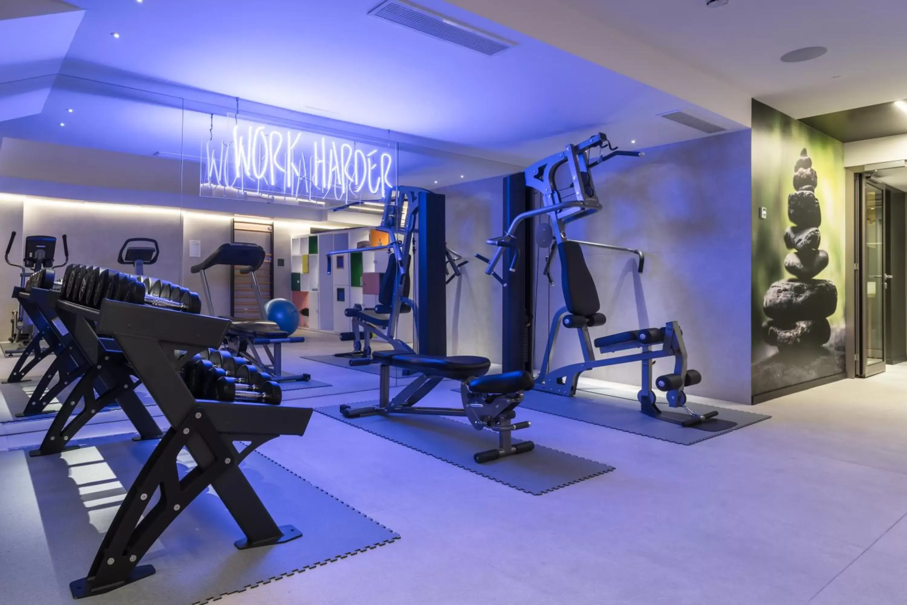 Fitness centre/facilities, Fitness Center/Facilities in Suites Plaza Hotel & Wellness