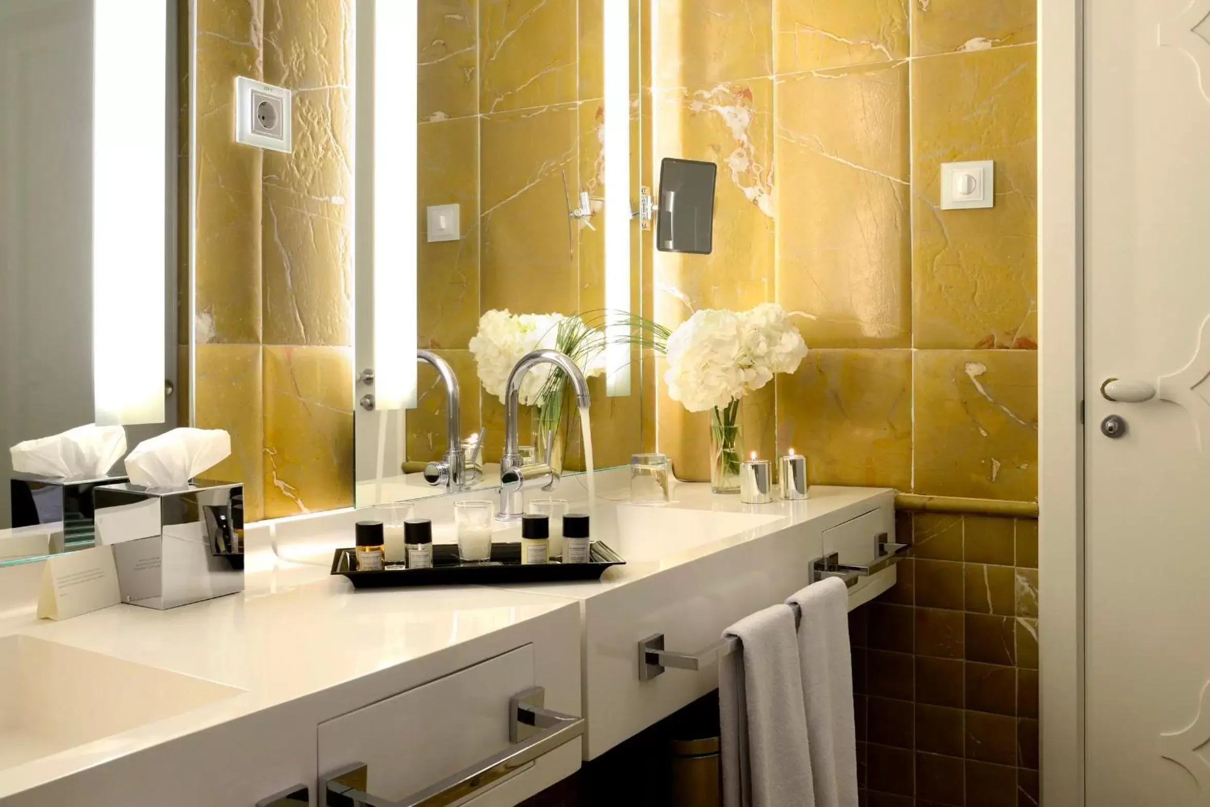 Bathroom in Hotel Único Madrid, Small Luxury Hotels