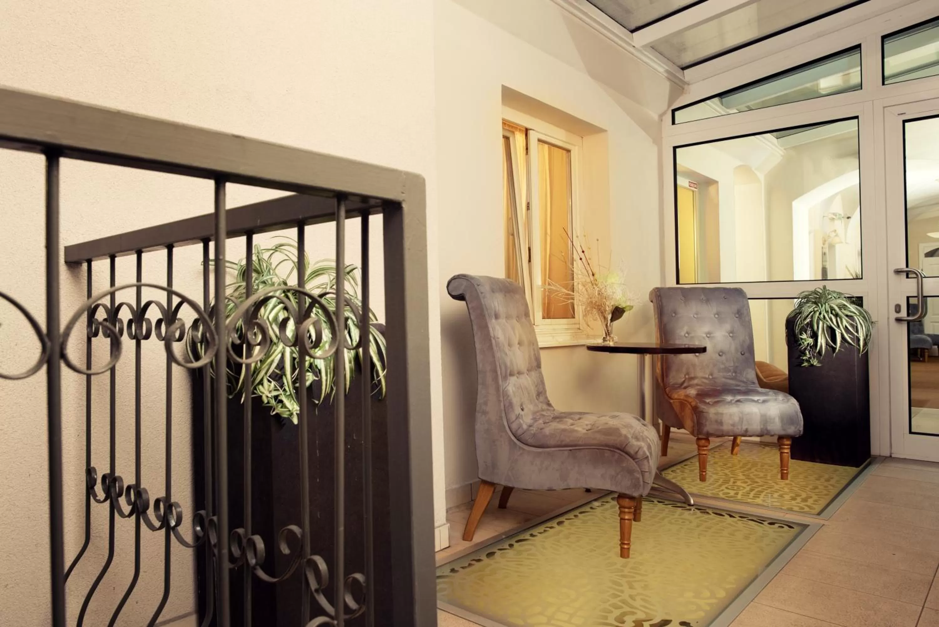 Seating area in Hotel Ambassador