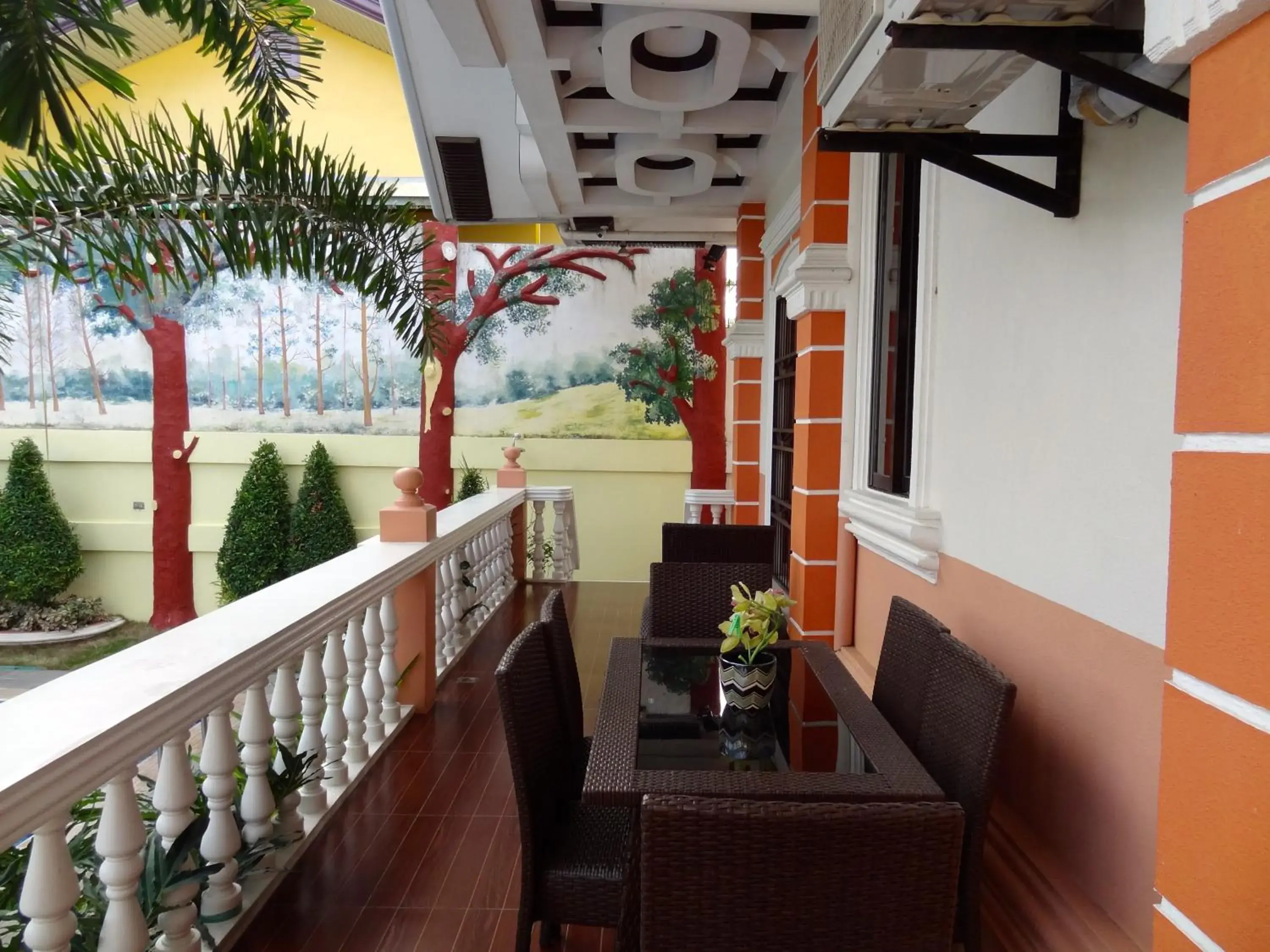 Balcony/Terrace in The Executive Villa Inn & Suites