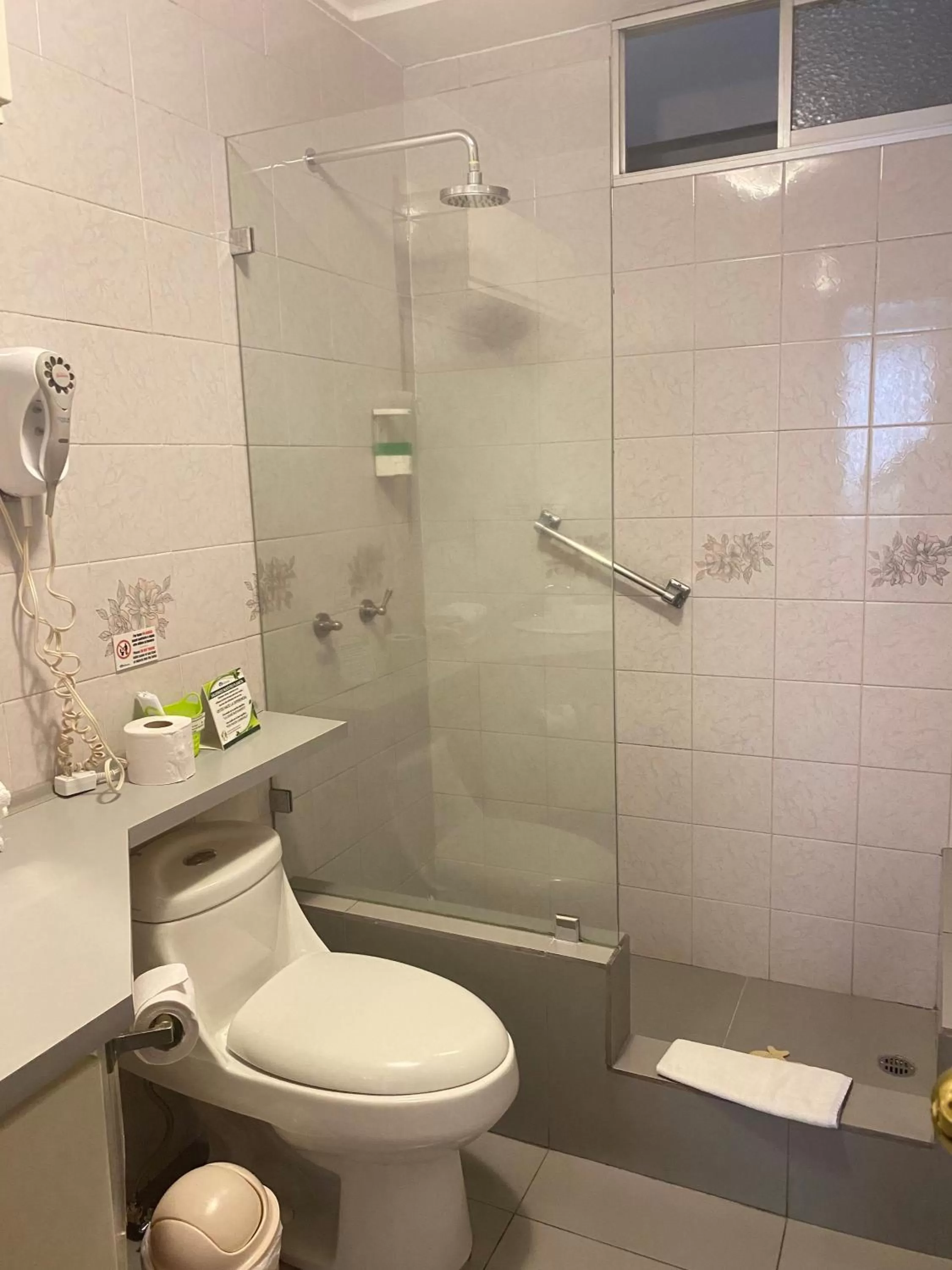 Bathroom in Suites Metropoli