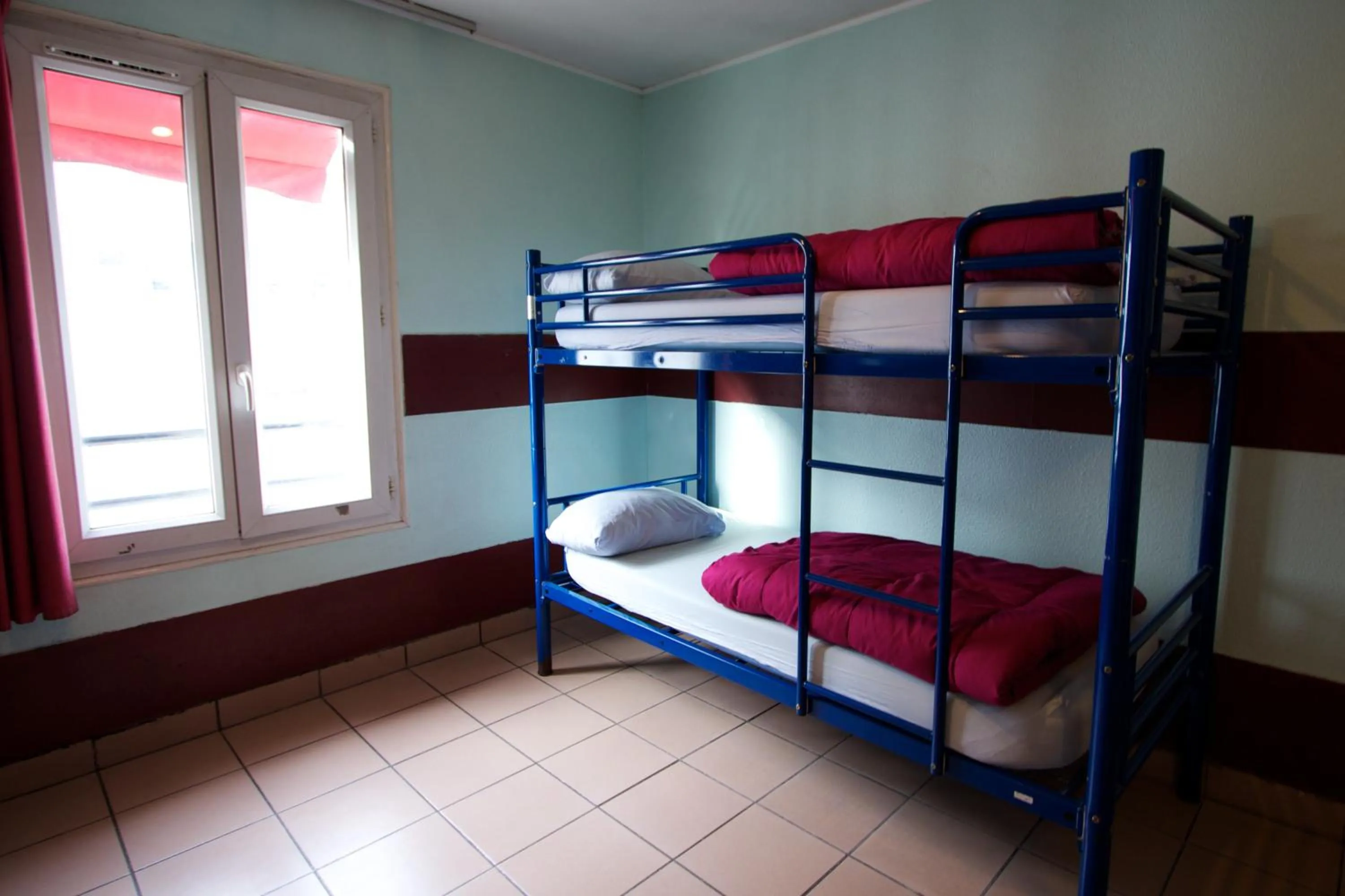bunk bed, Bed in Auberge Internationale des Jeunes
