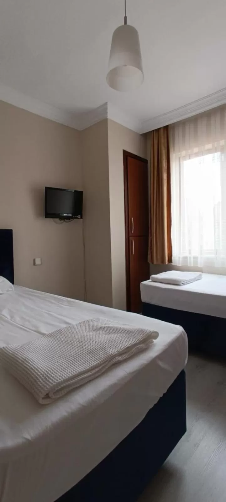 TV and multimedia, Bed in Hotel Crowded House