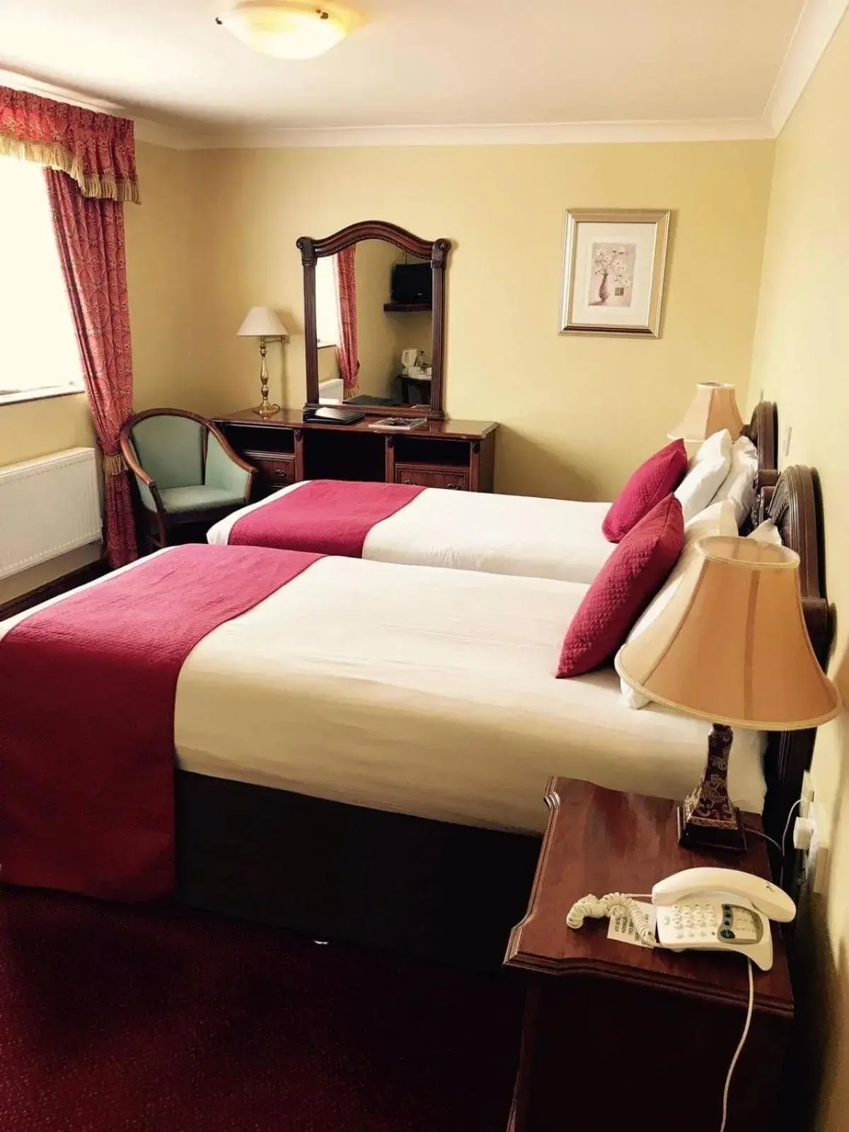 Photo of the whole room, Bed in Slaters Country Inn