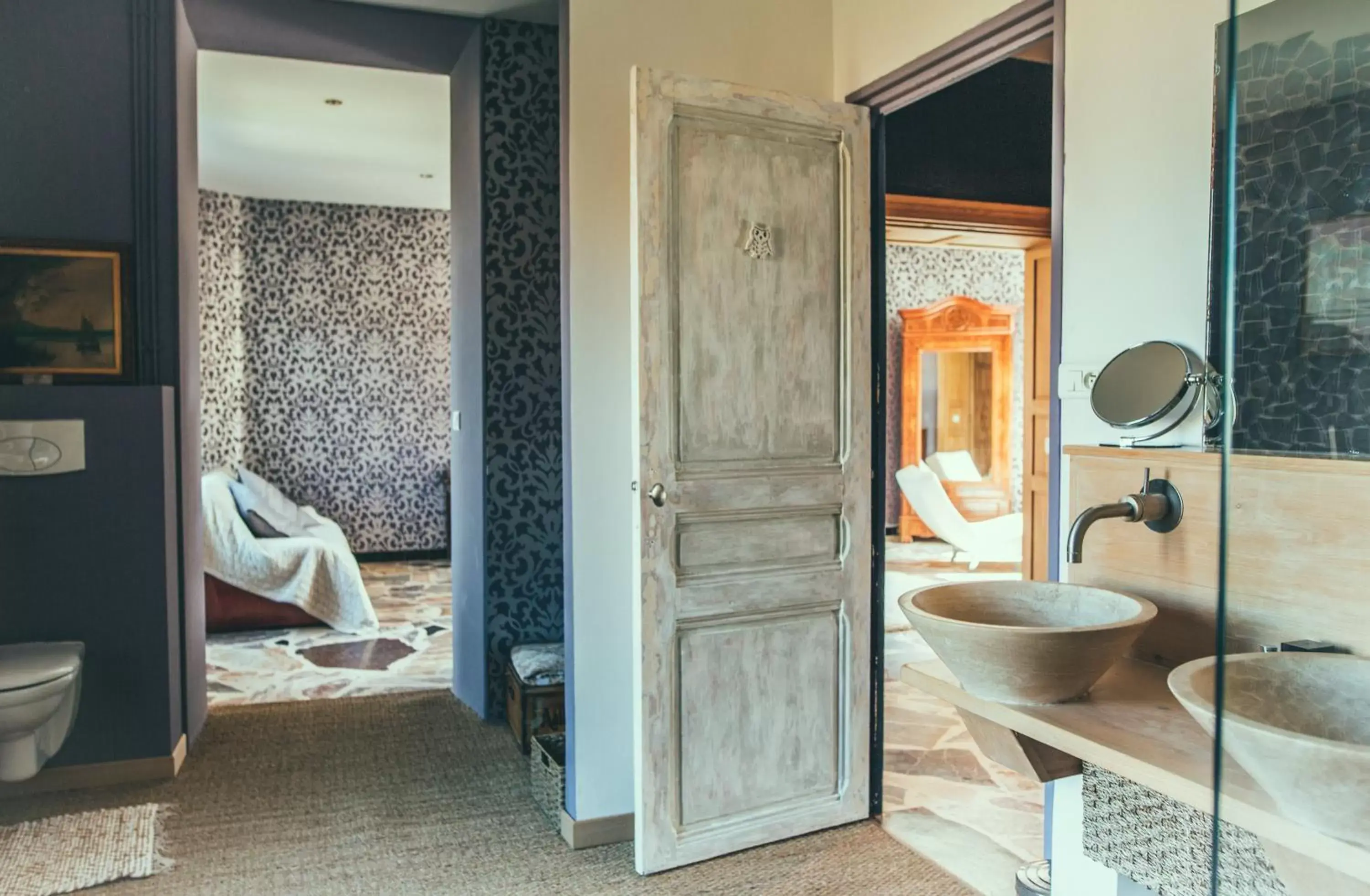 Photo of the whole room, Bathroom in Le Jardin de LaCoste