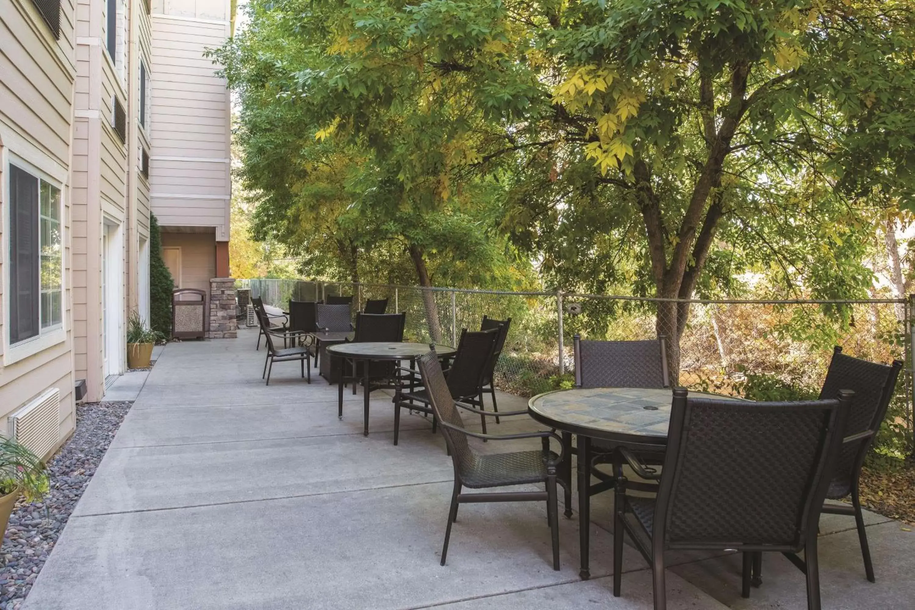 Property building, Restaurant/Places to Eat in La Quinta Inn by Wyndham Missoula