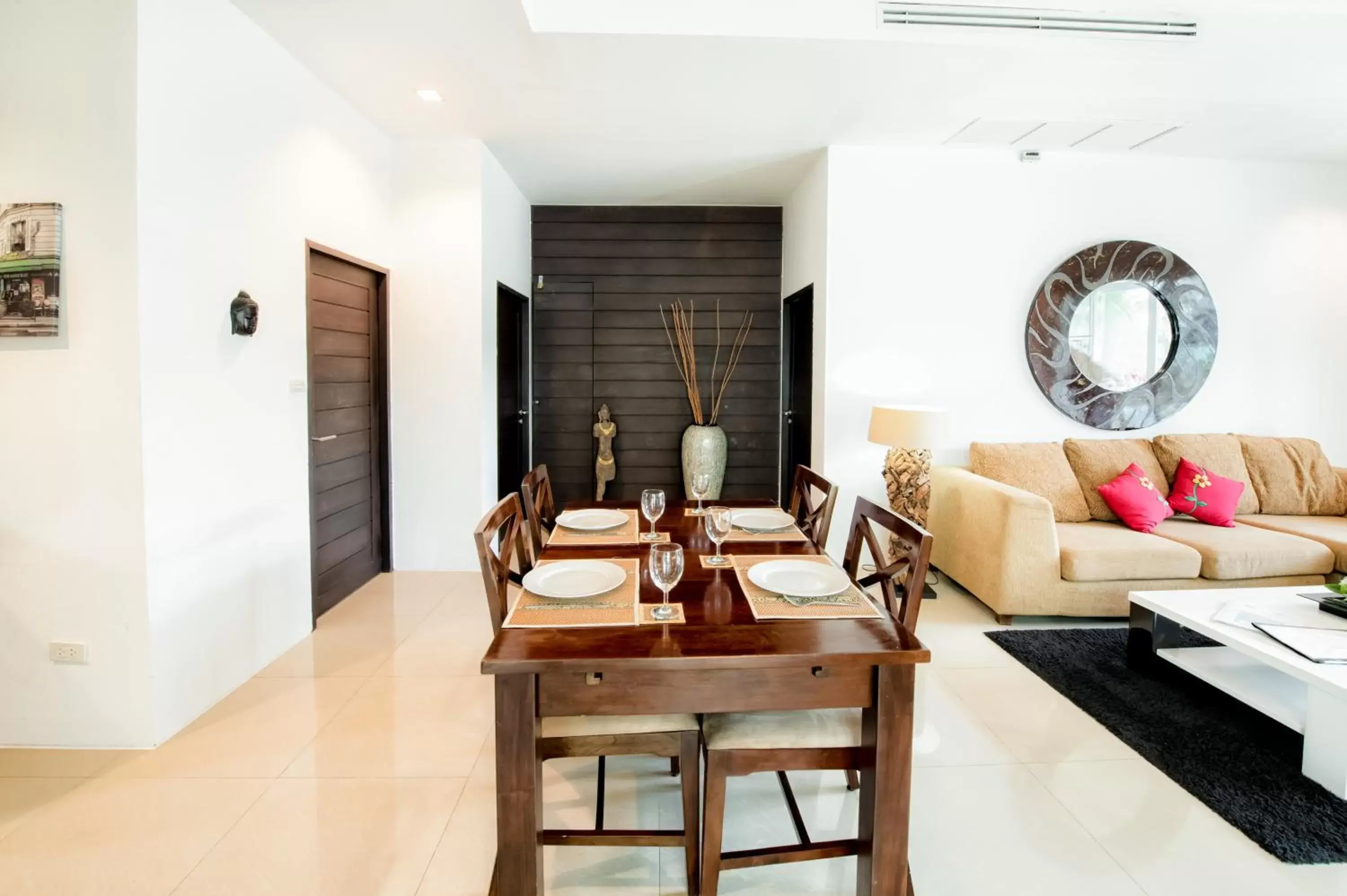 Dining area, Seating Area in Oriental Beach Pearl Resort