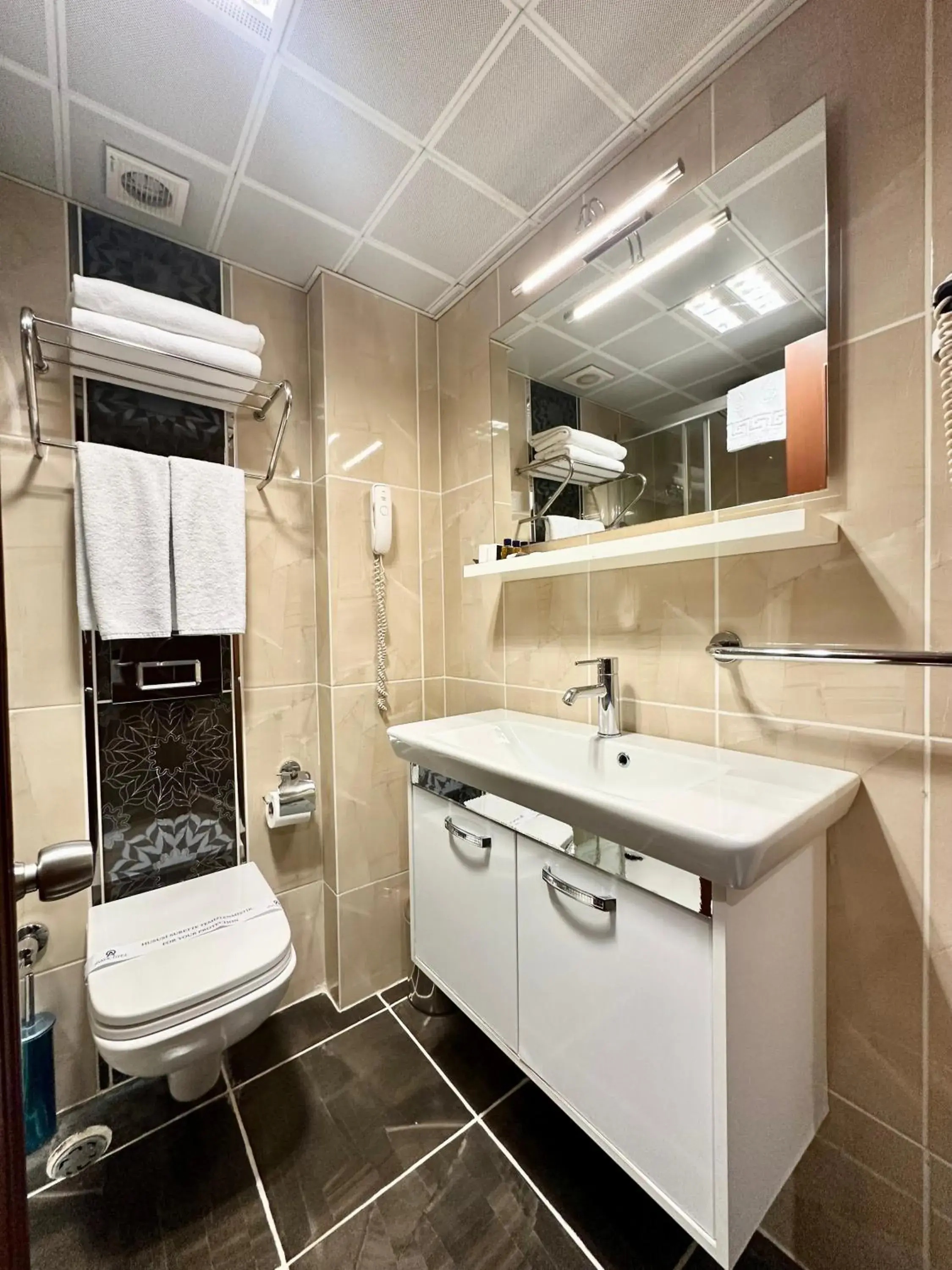 Shower, Bathroom in Askoc Hotel & SPA