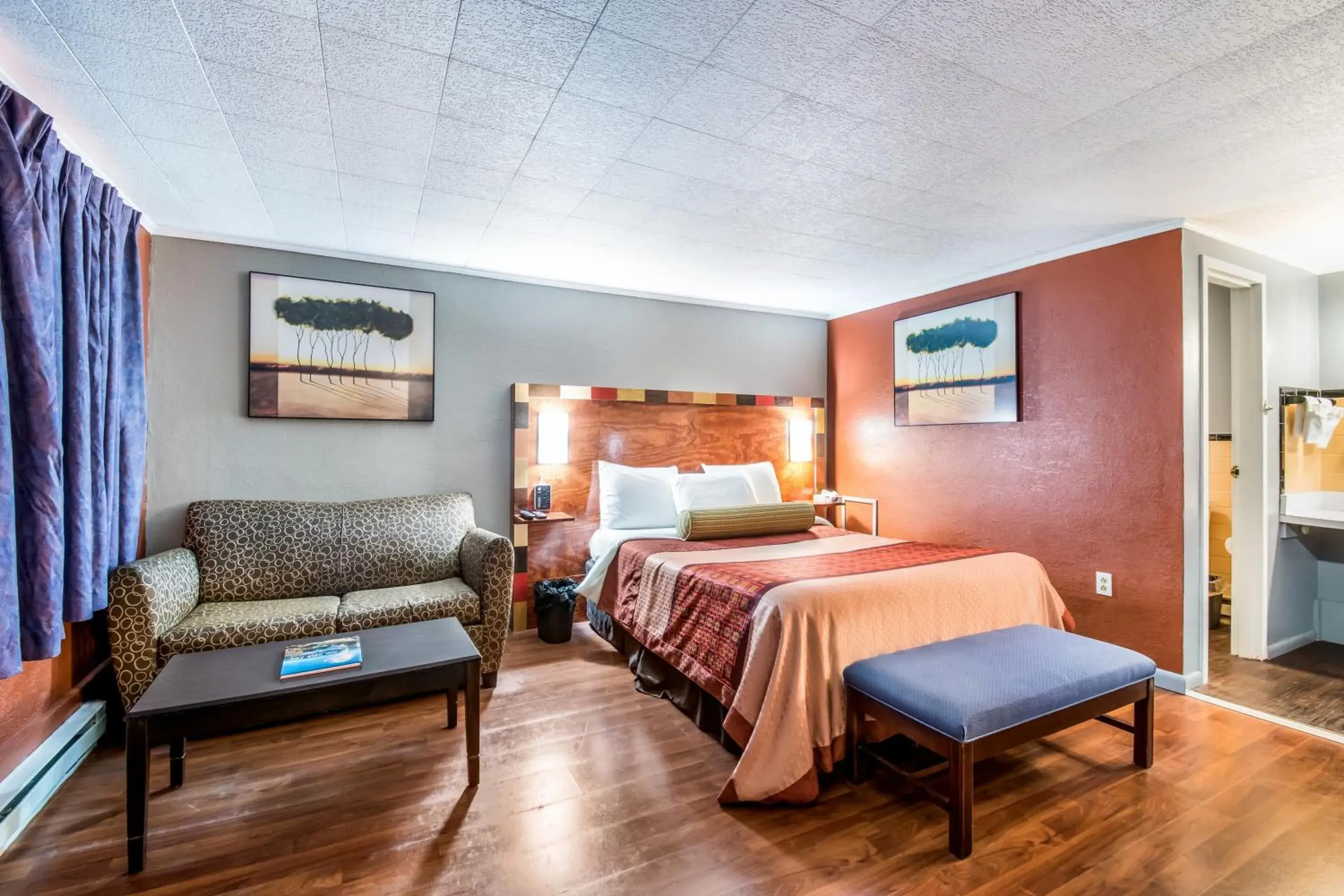 Bed in Highland Inn New Cumberland Bed in Highland Inn New Cumberland