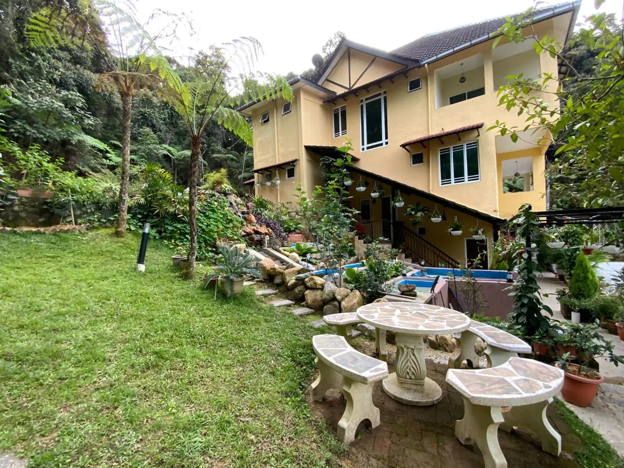 Garden, Property Building in Highlanders Garden Guesthouse