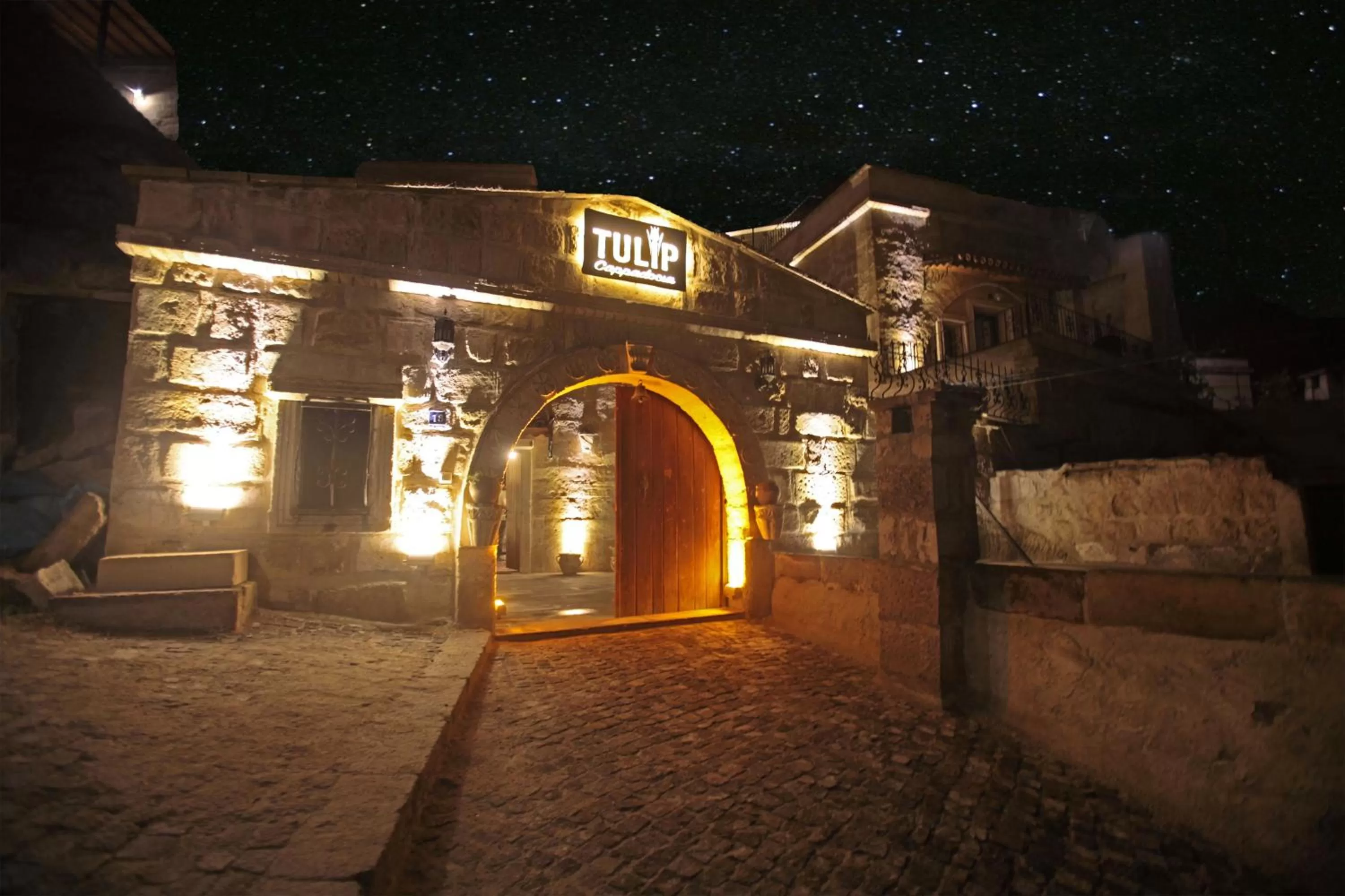 Facade/entrance in Tulip Cave Suites