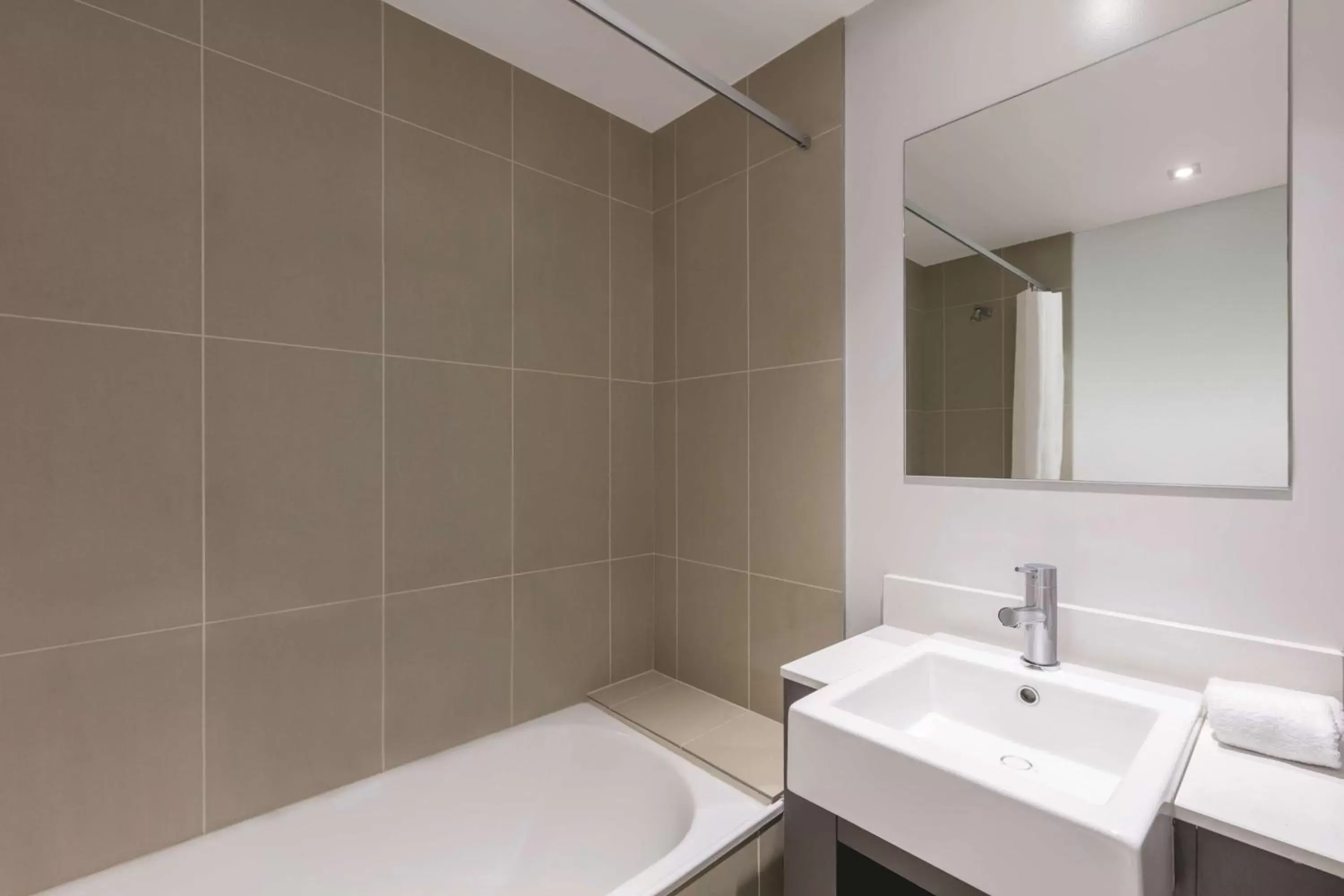 Bathroom in Adina Apartment Hotel Auckland Britomart