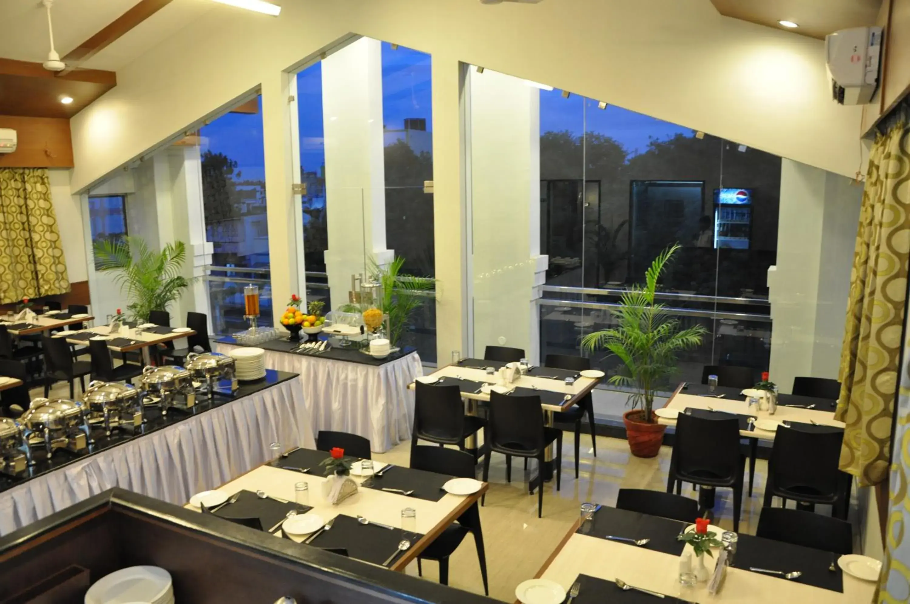 Restaurant/places to eat in Hotel The Nook Restaurant/places to eat in Hotel The Nook