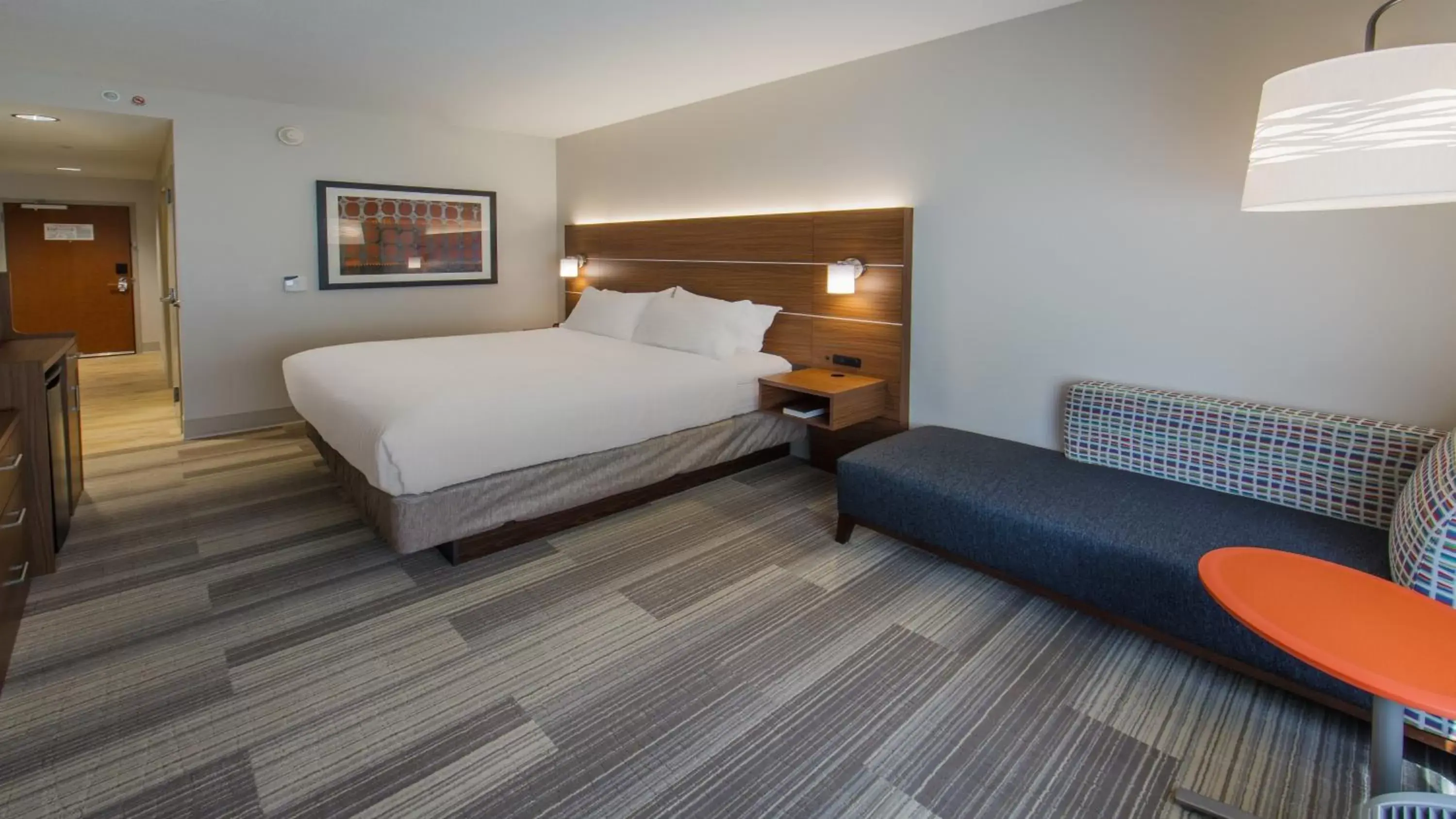 Photo of the whole room, Bed in Holiday Inn Express Gatlinburg Downtown, an IHG Hotel