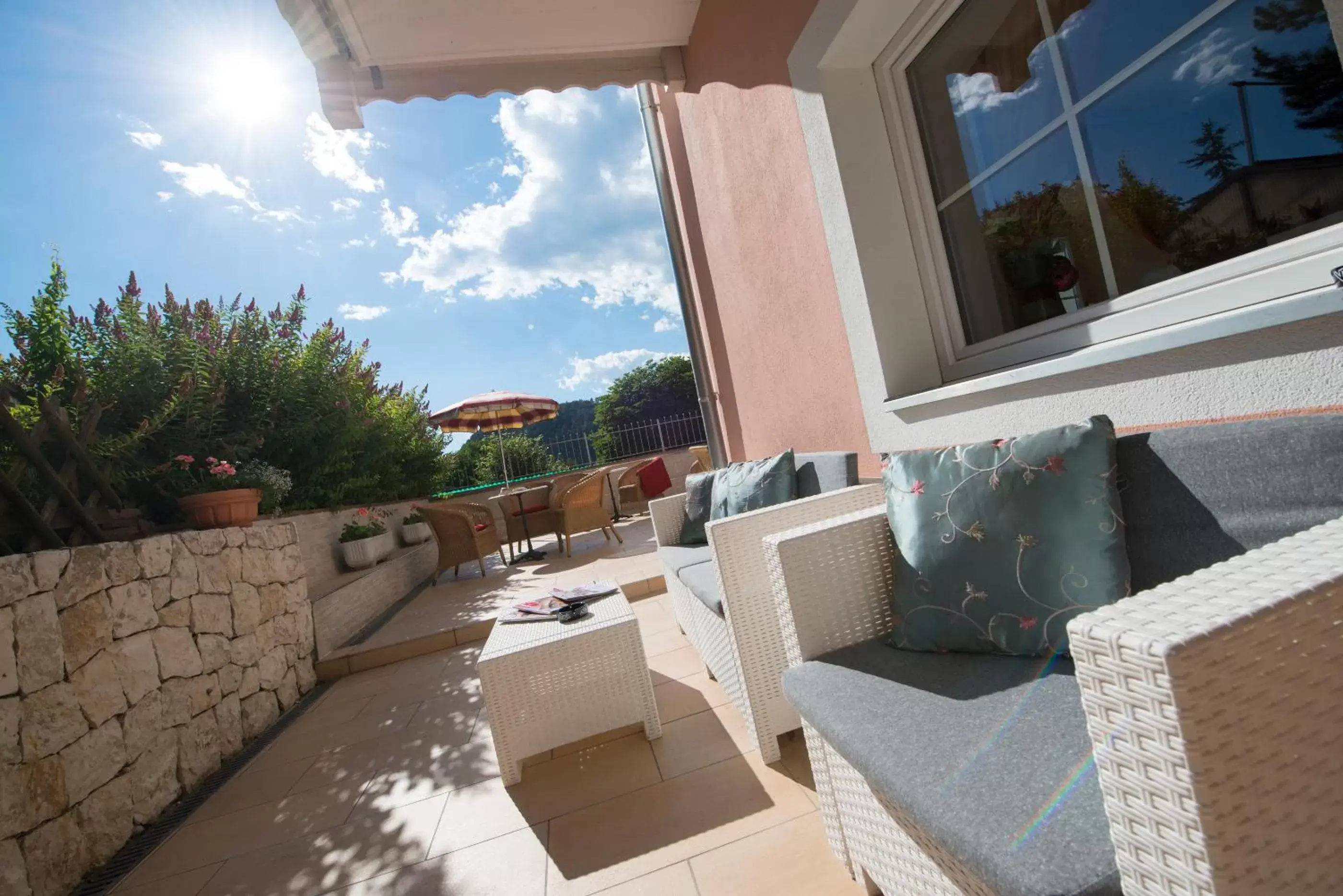 Day, Seating Area in Eden Apartments