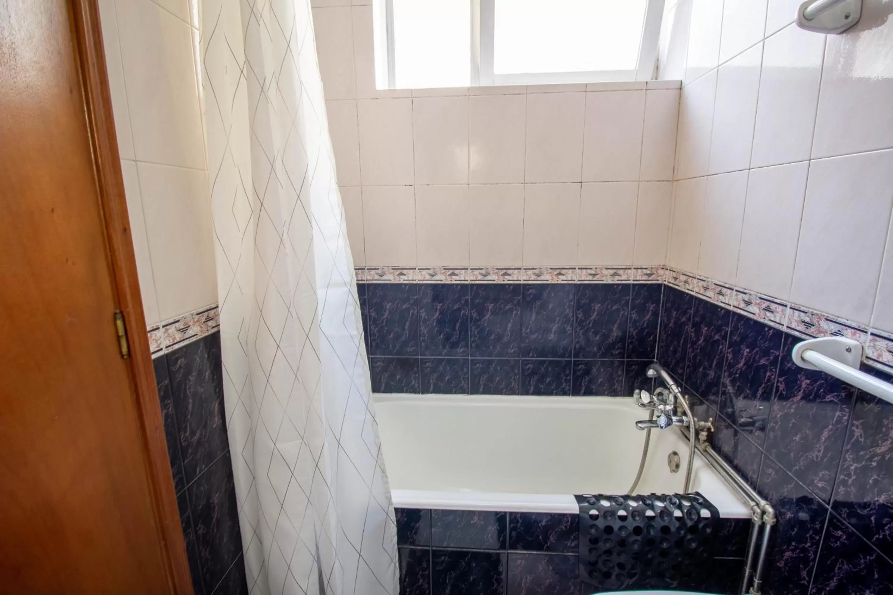 Shower, Bathroom in Porto Je T'aime - Solar São João