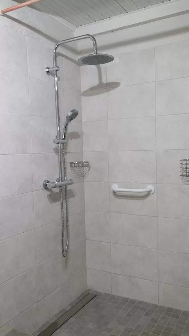 Shower in Mas Grimaud - Gîte- Studio et chambres d'hôtes familiales