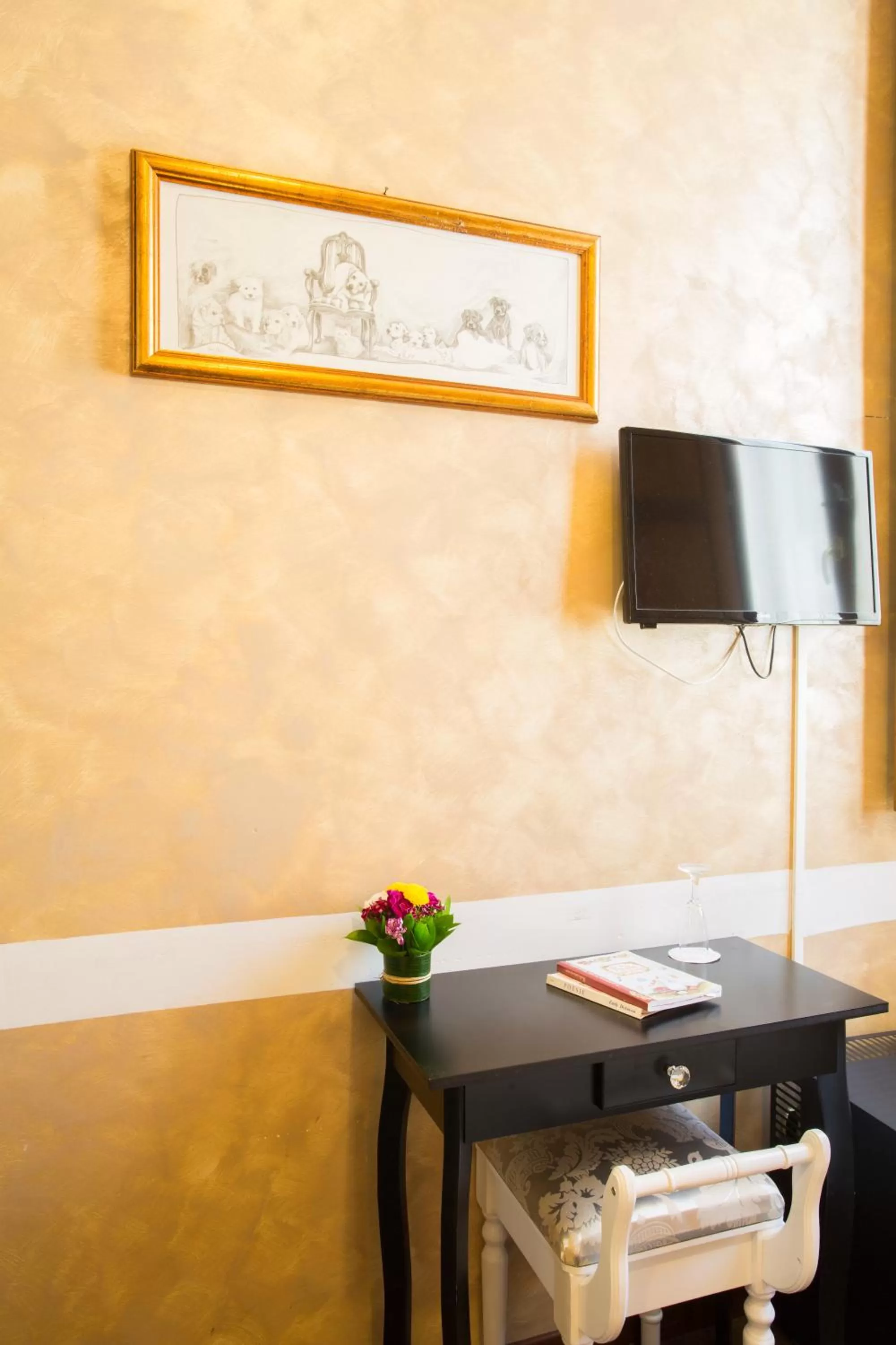 TV and multimedia in Hotel Residenza In Farnese