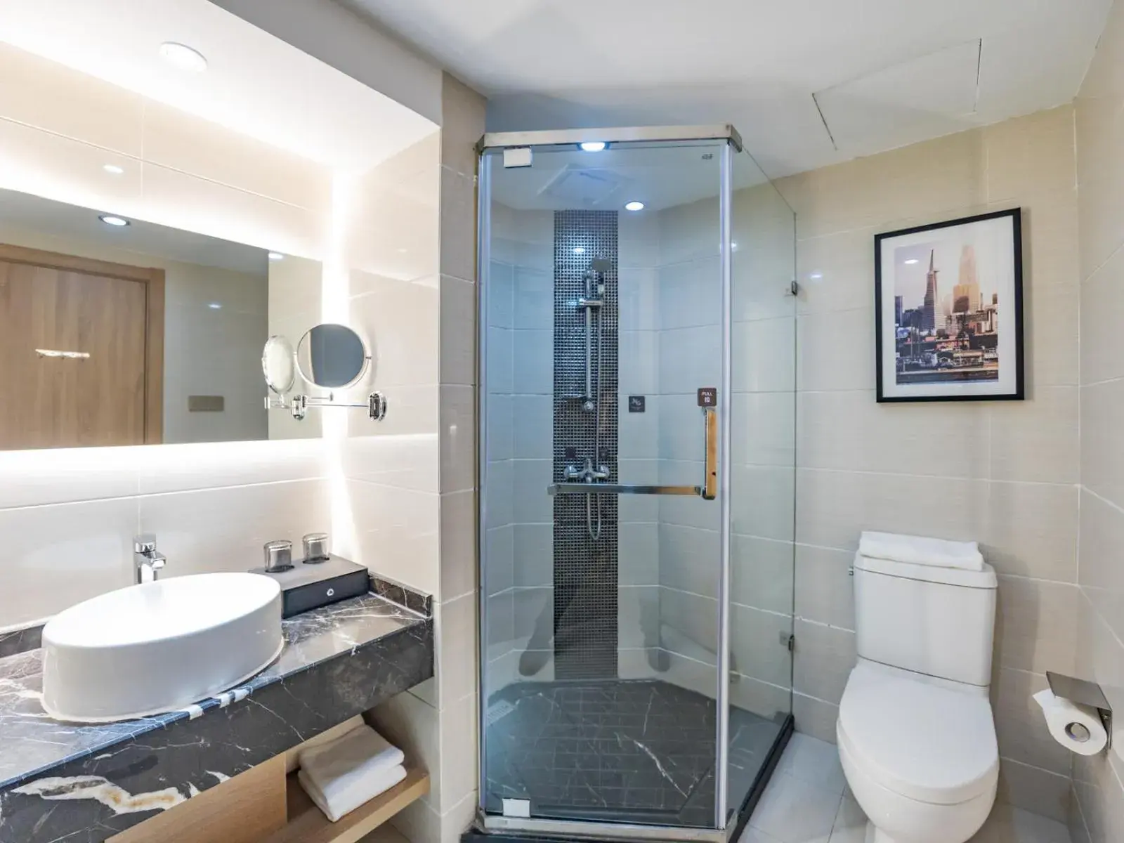 Bathroom in Country Inn&Suites by Radisson, Shanghai PVG