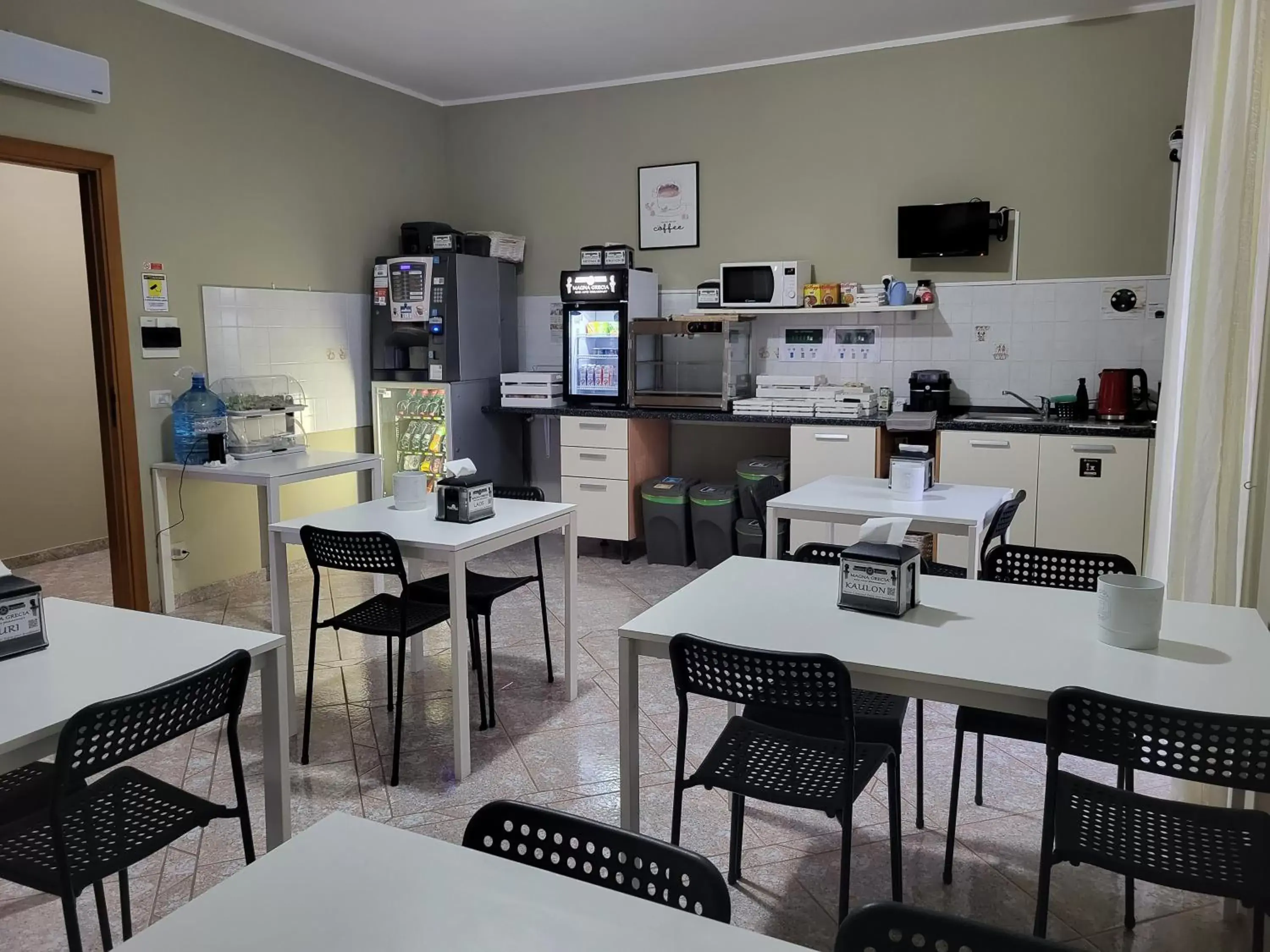 Kitchen or kitchenette, Restaurant/Places to Eat in B&B Magna Grecia