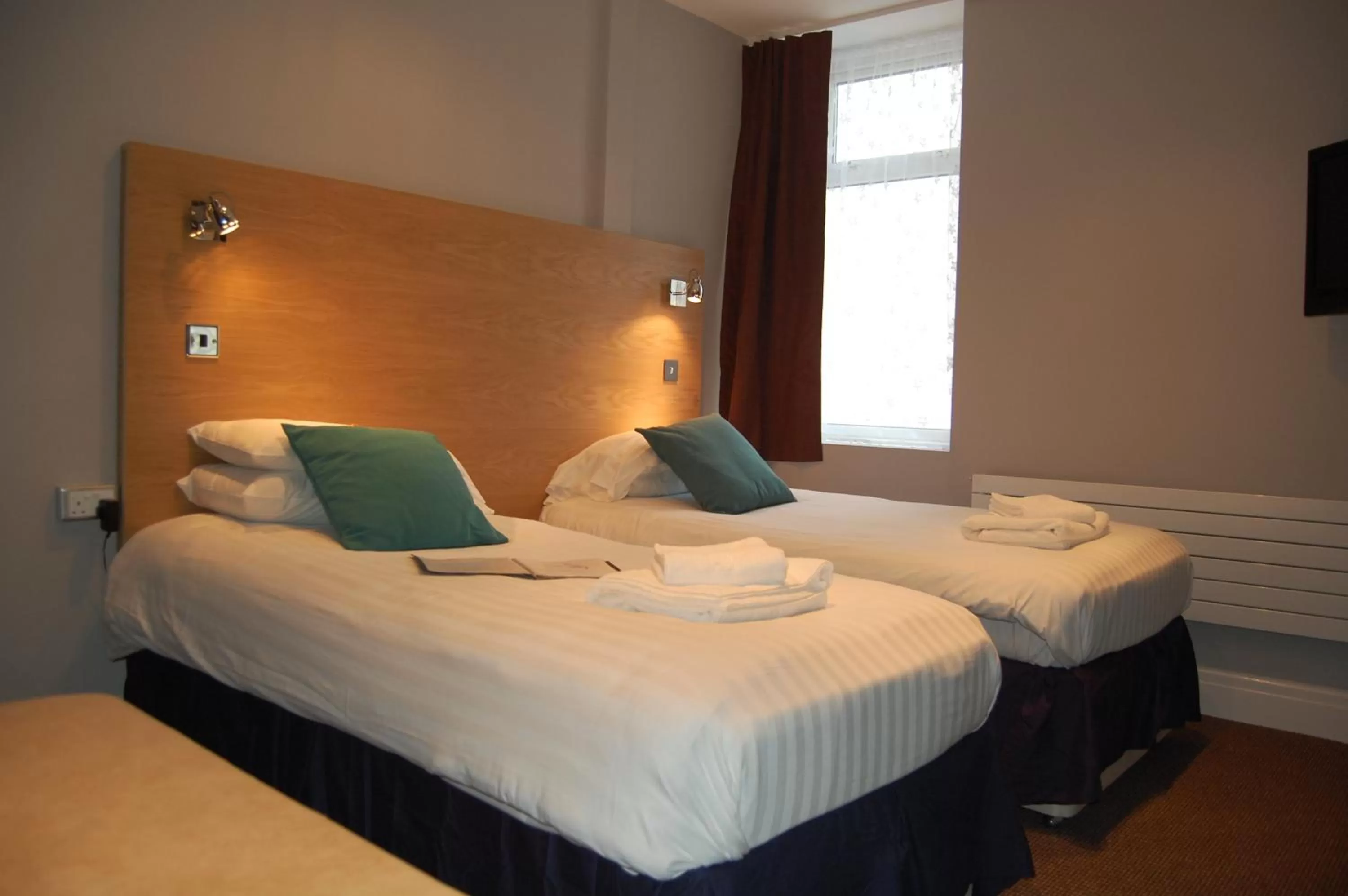 Bedroom, Bed in The Dragonfly